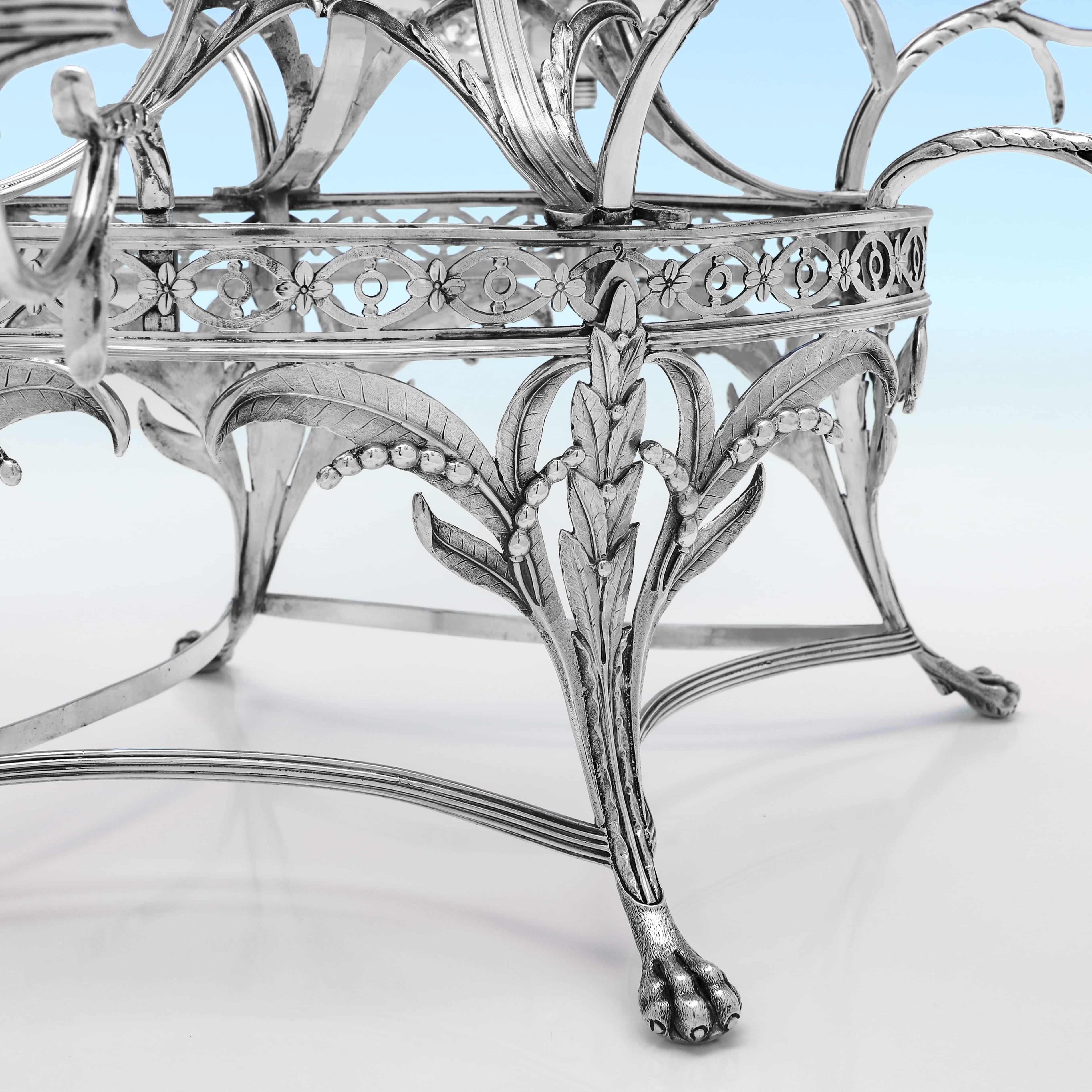 George III sterling silver centrepiece or epergne by Thomas Pitts - London 1790 For Sale 3