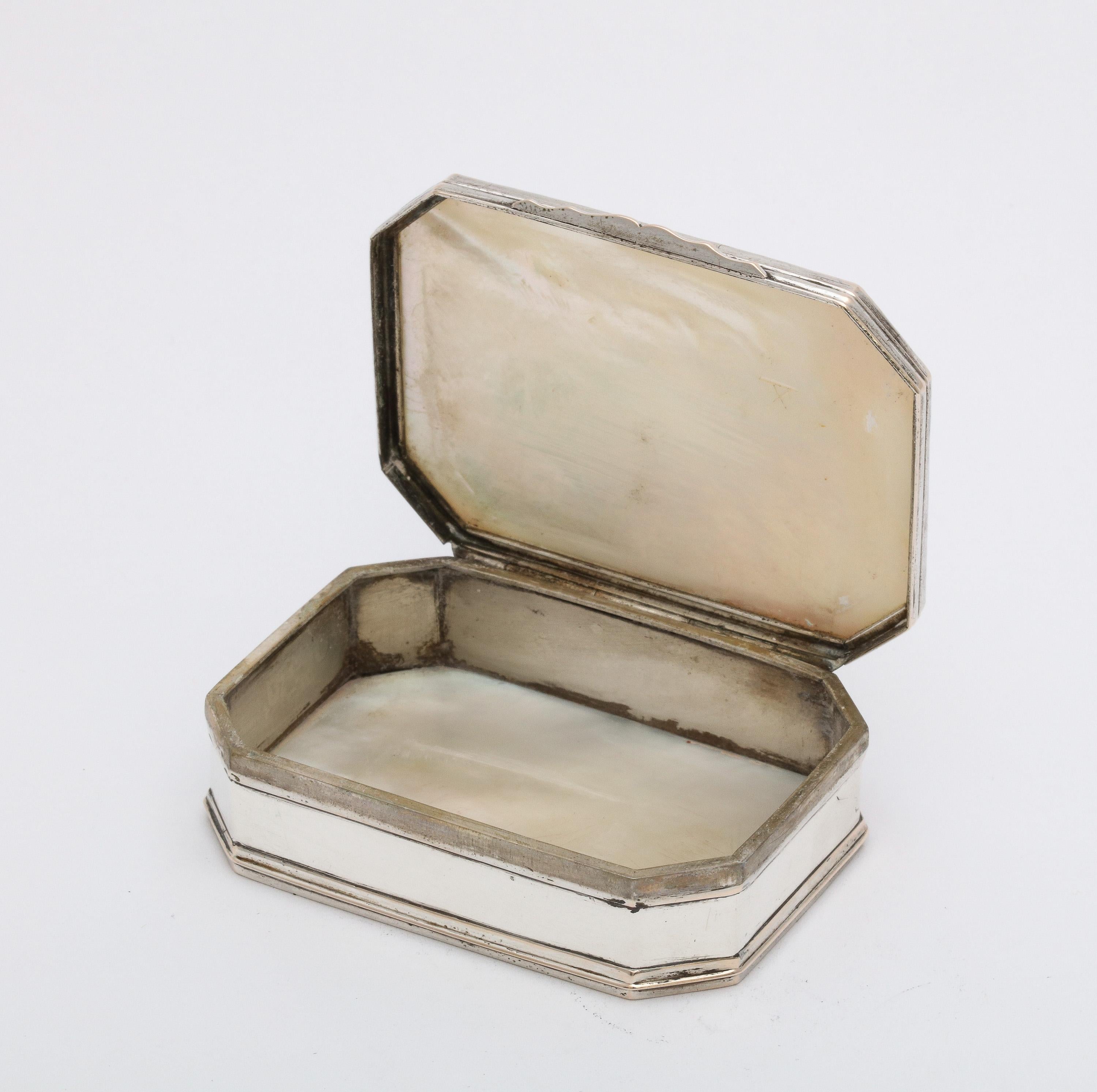 George III Sterling Silver-Mounted Etched Mother-of-pearl Snuff Box For Sale 7