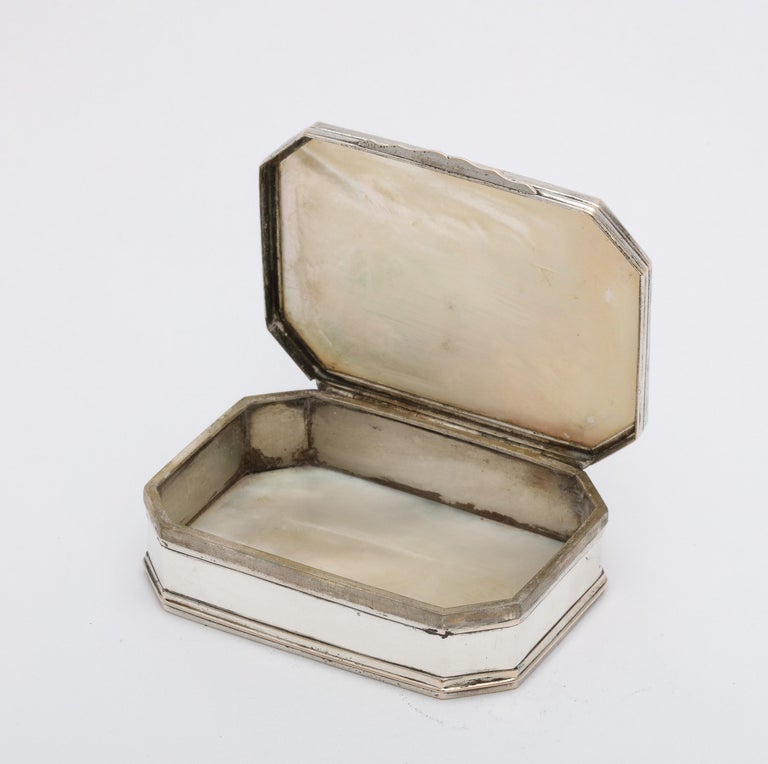 George III Sterling Silver-Mounted Etched Mother-of-pearl Snuff Box For Sale 8