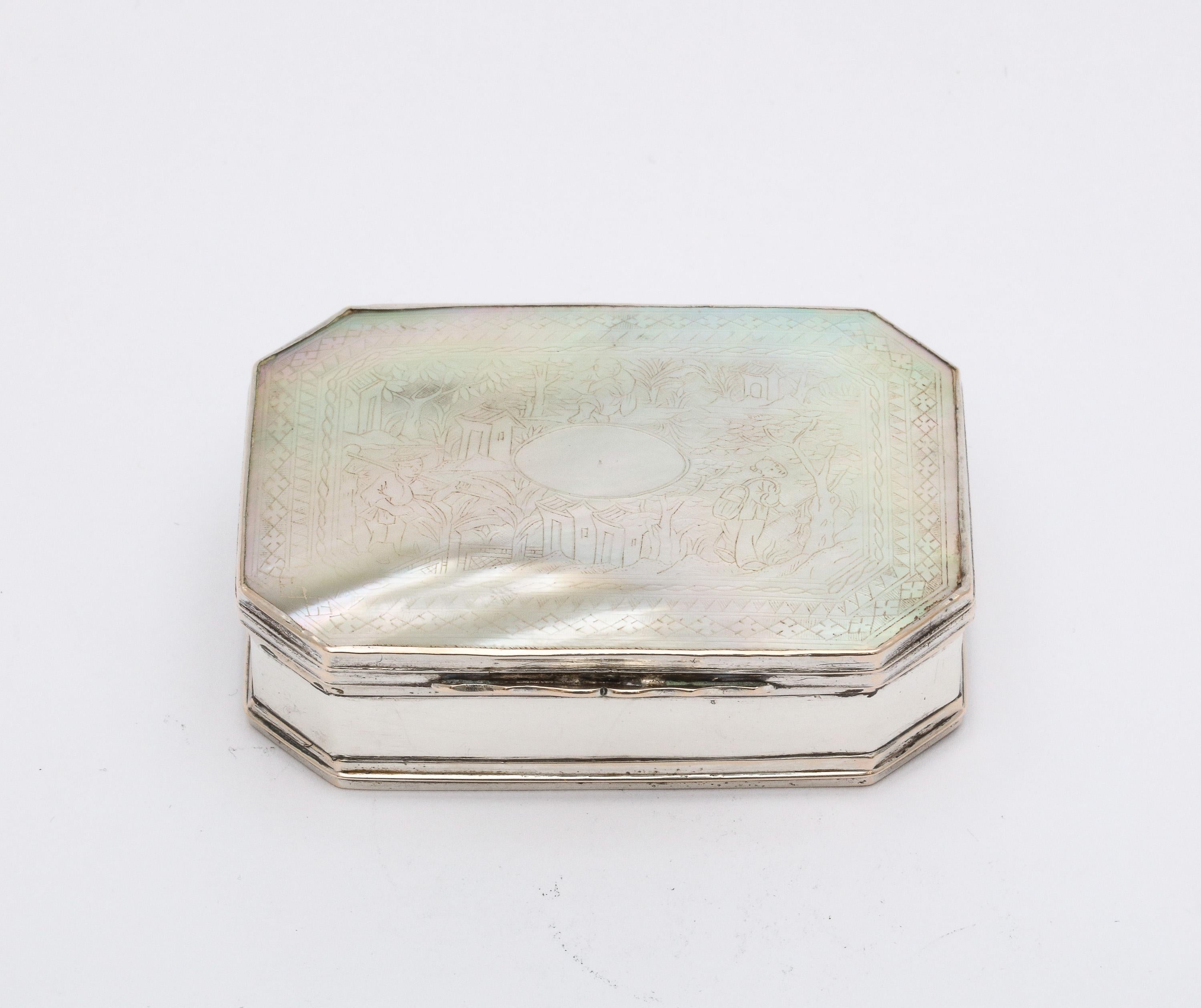 George III Sterling Silver-Mounted Etched Mother-of-pearl Snuff Box In Good Condition For Sale In New York, NY