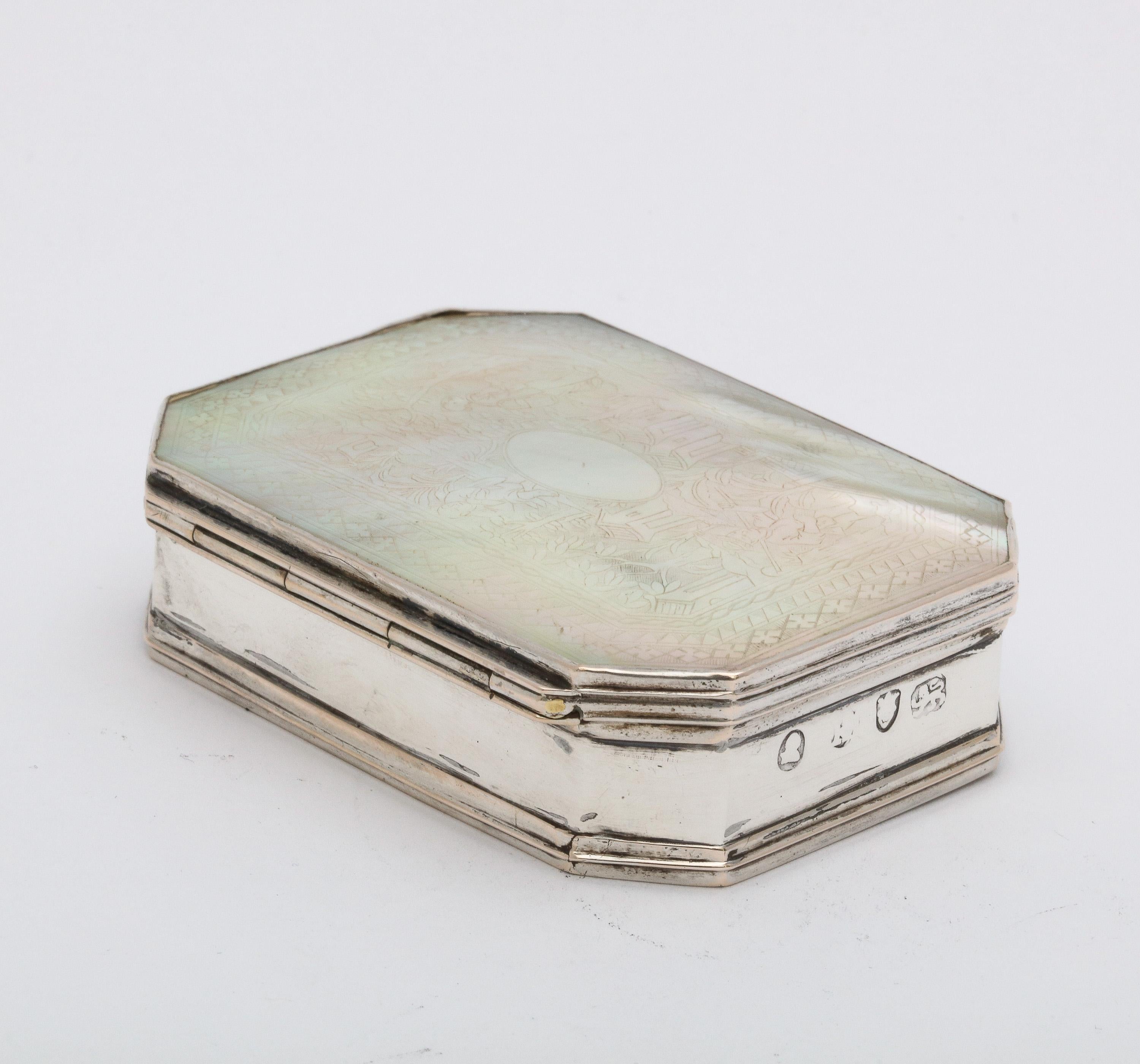 George III Sterling Silver-Mounted Etched Mother-of-pearl Snuff Box For Sale 3