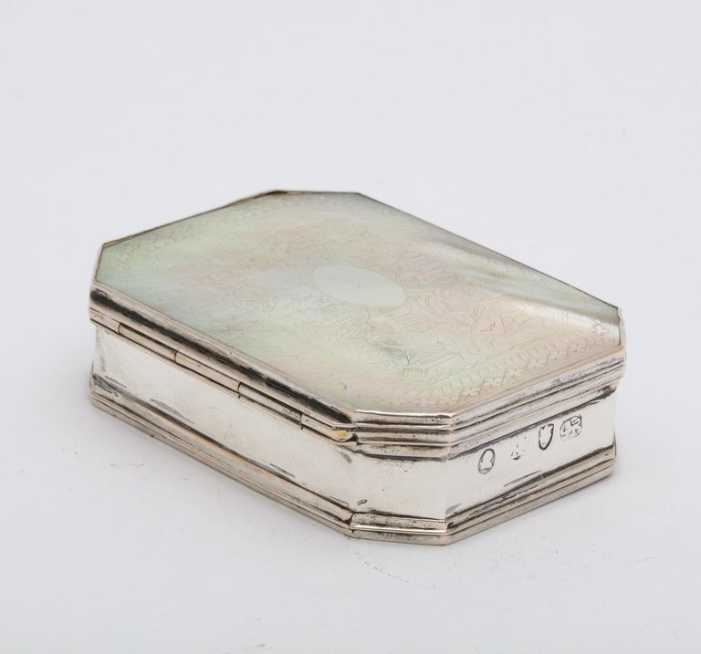 George III Sterling Silver-Mounted Etched Mother-of-pearl Snuff Box For Sale 4