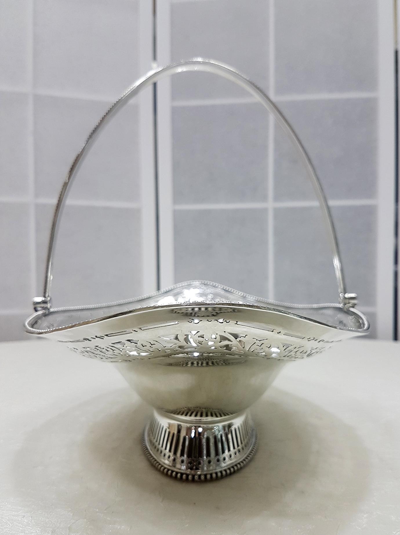 George III Sterling Silver Oval Cake Basket In Good Condition In VALENZA, IT