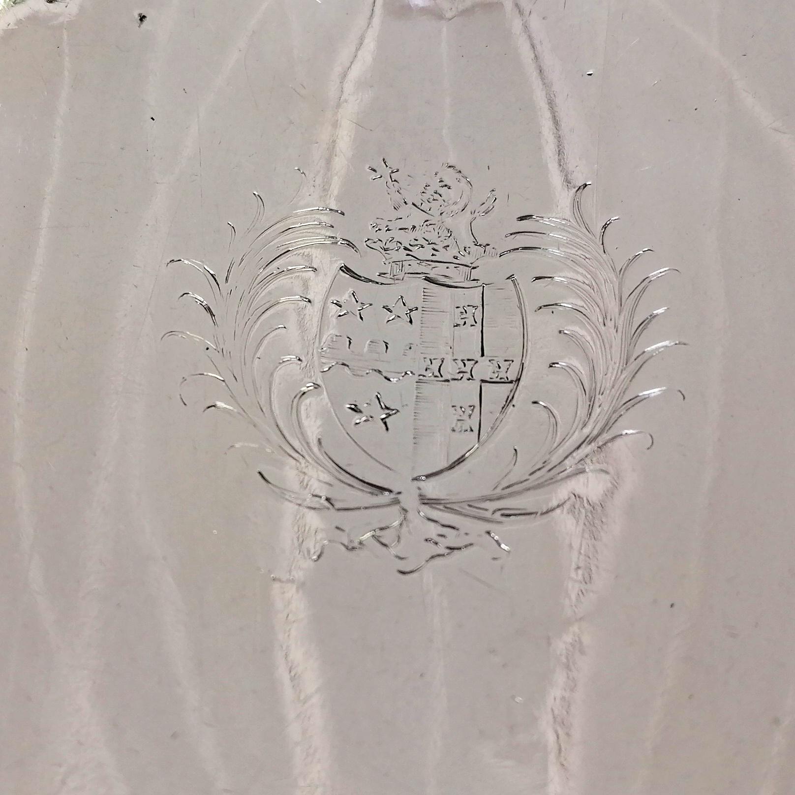 George III Sterling Silber Oval Kuchen Korb im Zustand „Gut“ im Angebot in VALENZA, IT