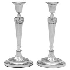 Coppia di candelieri in argento di Giorgio III, John Winter & Co, 1781