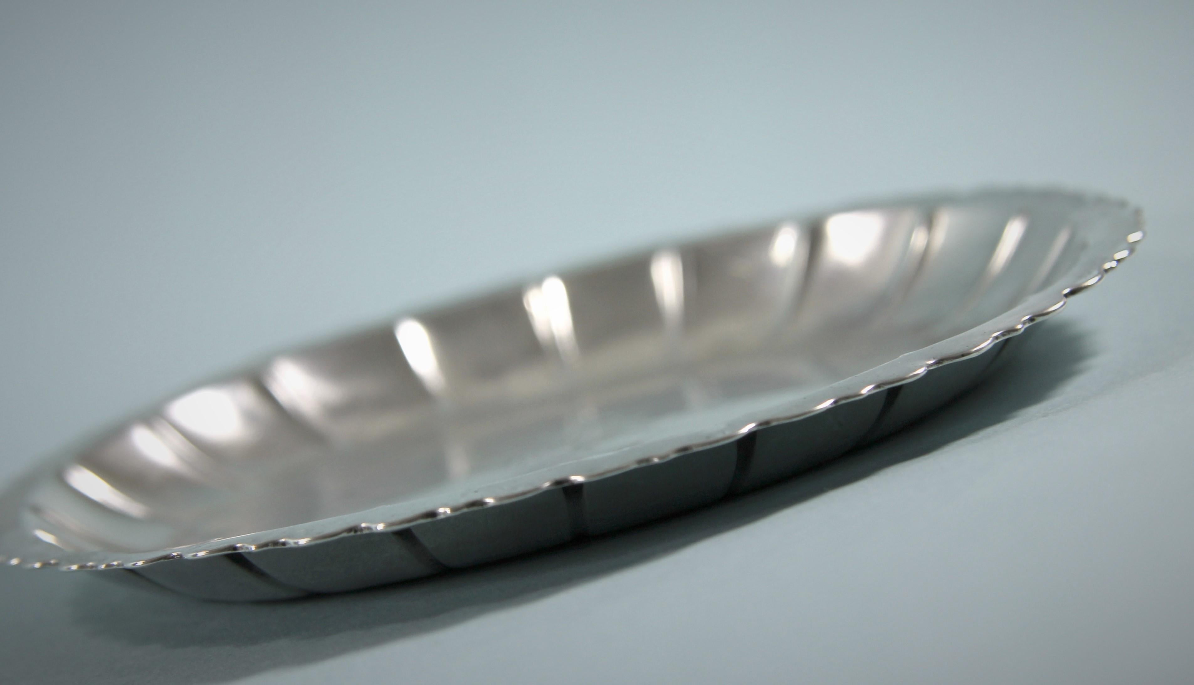 George III Sterling Silver Small Dish by James Warren, Dublin, circa 1760 In Good Condition For Sale In London, GB