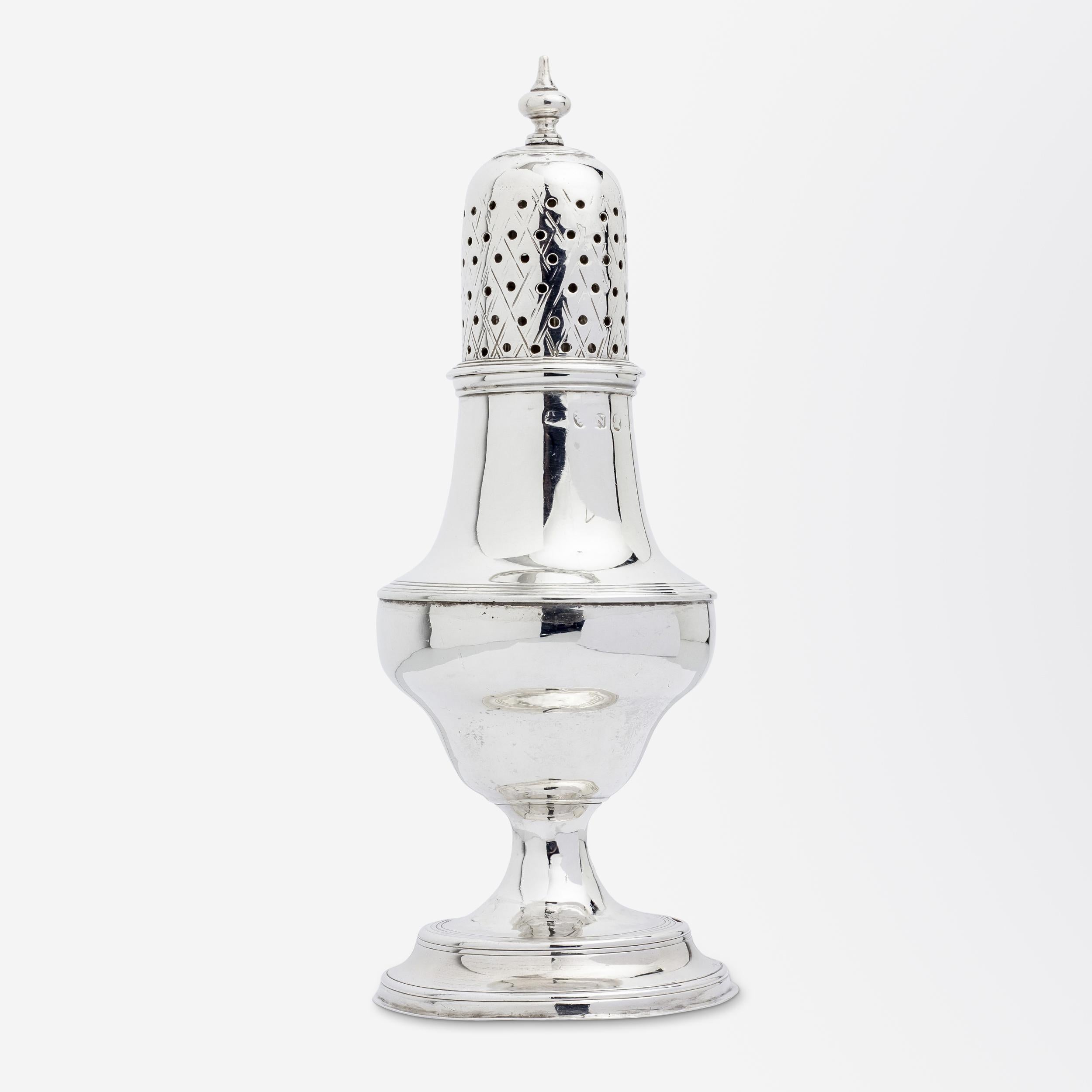 George III Sterling Silver Sugar Shaker by Peter & William Bateman In Good Condition For Sale In Brisbane City, QLD