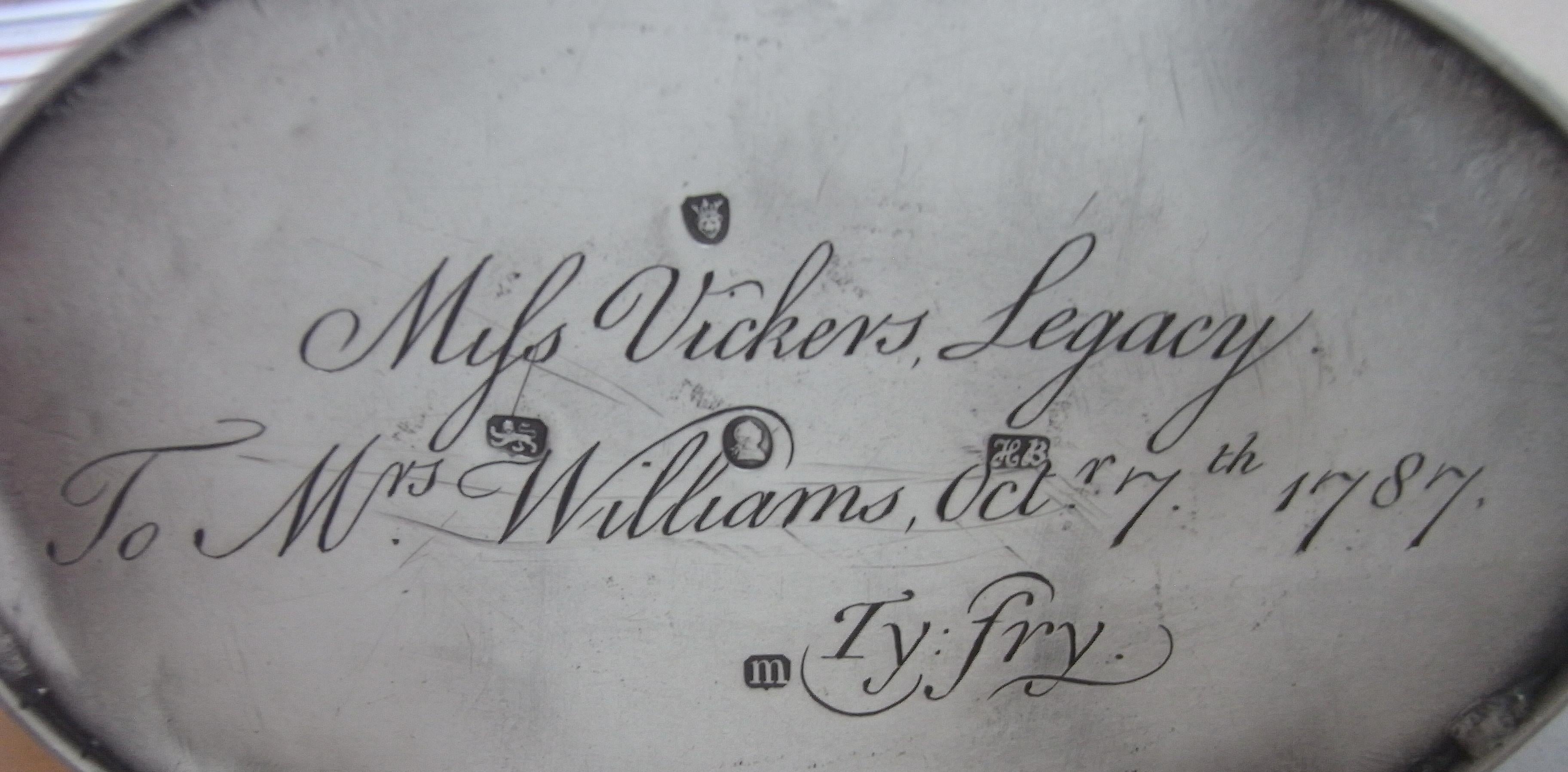 Caddy à thé George III fabriqué à Londres par Hester Bateman en 1787 Bon état - En vente à London, GB