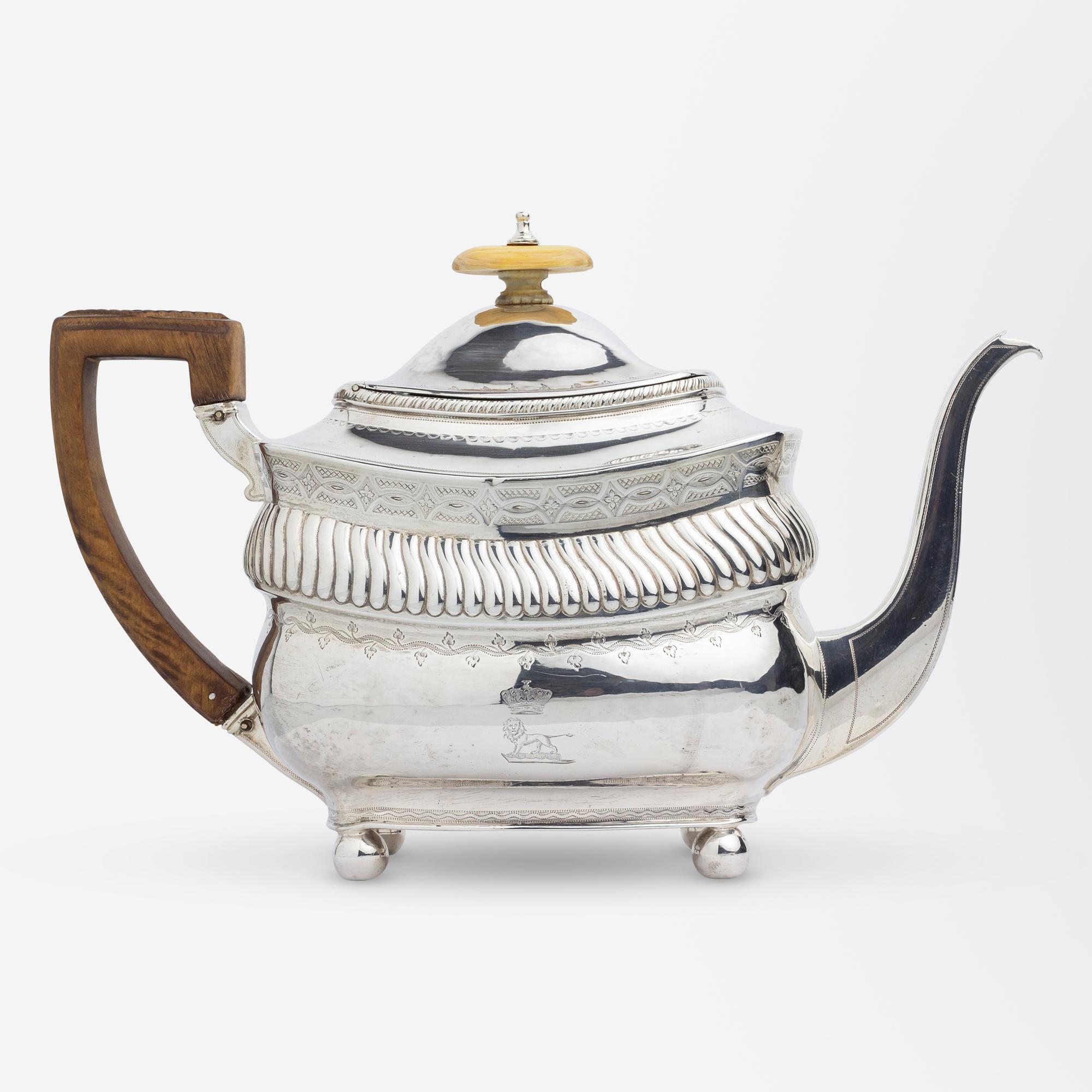 George III Sterling Silver Teapot by Peter and William Bateman with Bone Finial In Good Condition For Sale In Brisbane City, QLD