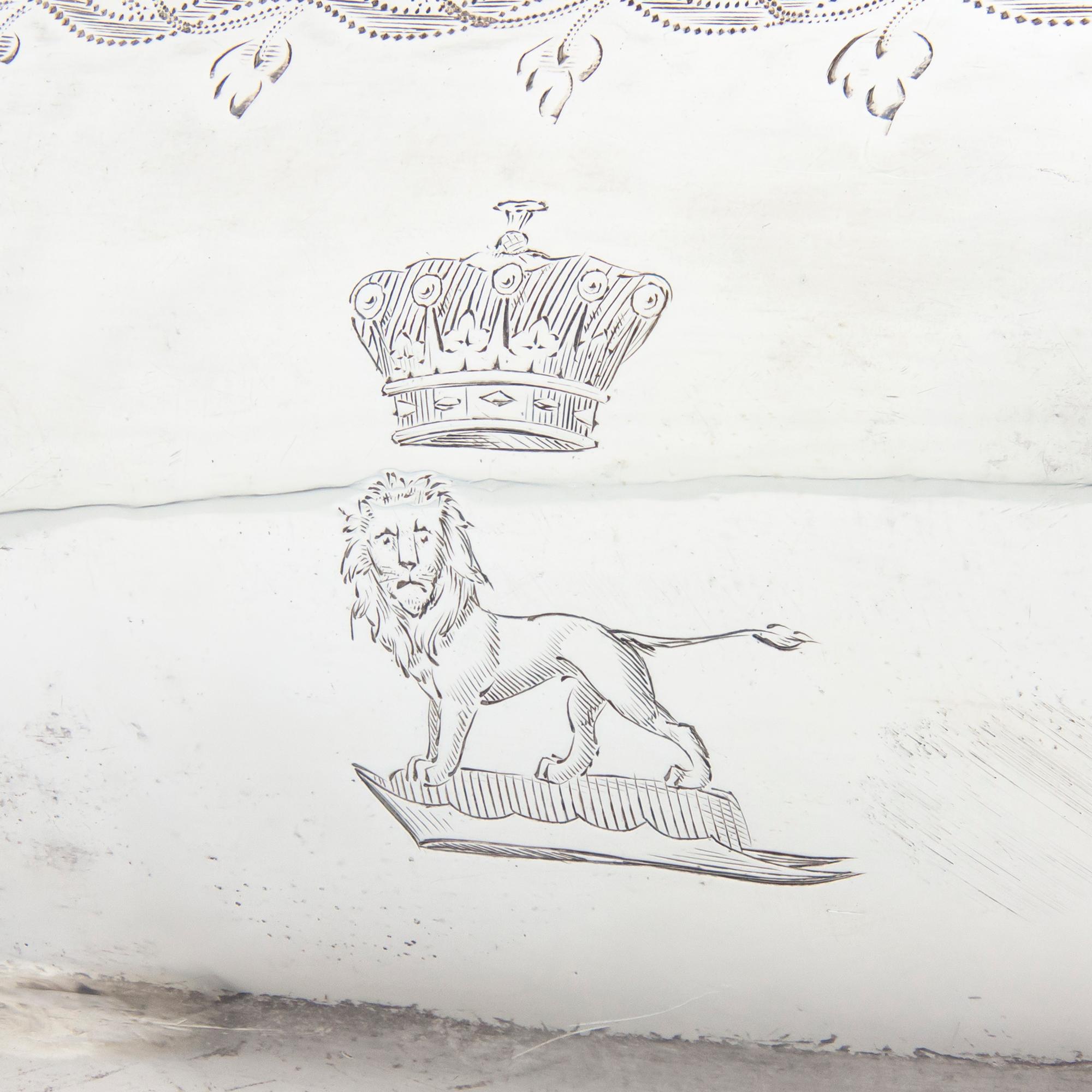 Théière en argent sterling George III de Peter et William Bateman avec fleuron en forme d'os en vente 3
