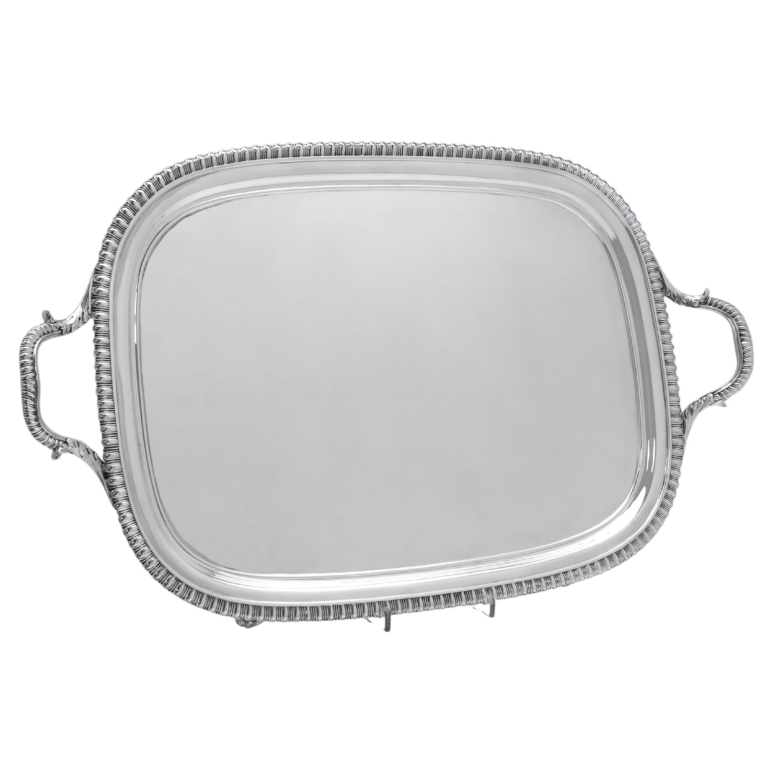 Vassoio in argento sterling di George III con marchio di Londra del 1810