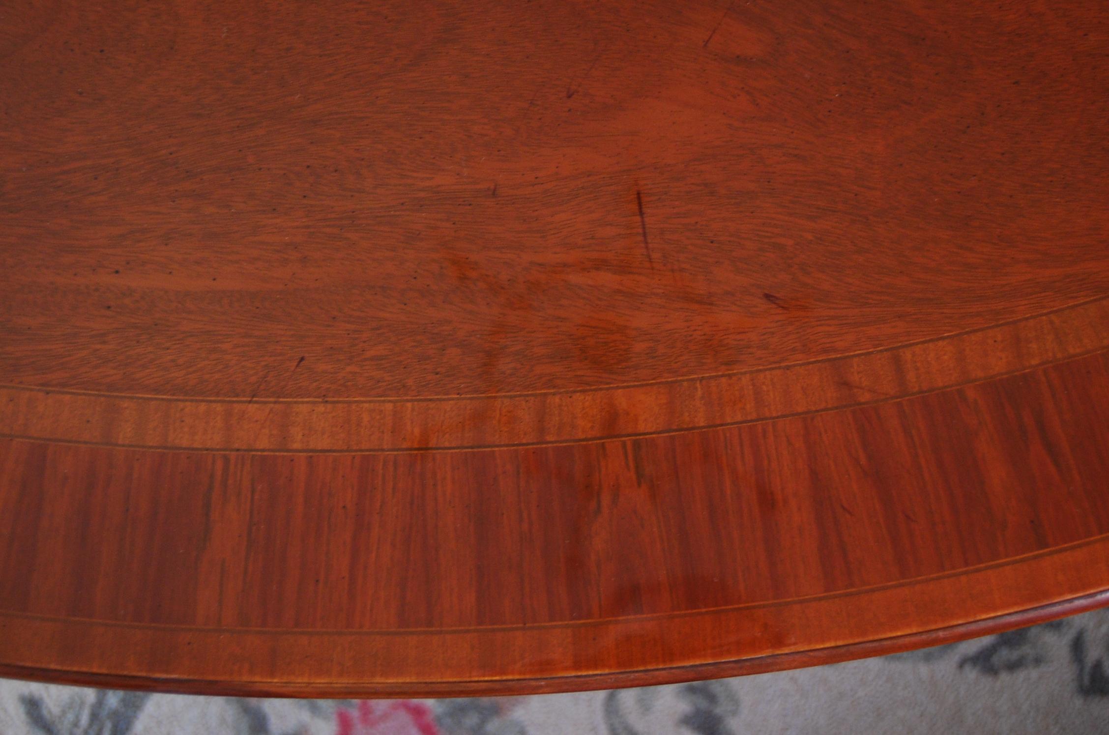 George III Style Banded Mahogany Oval Dining Room Table on Single Pedestal Base For Sale 3