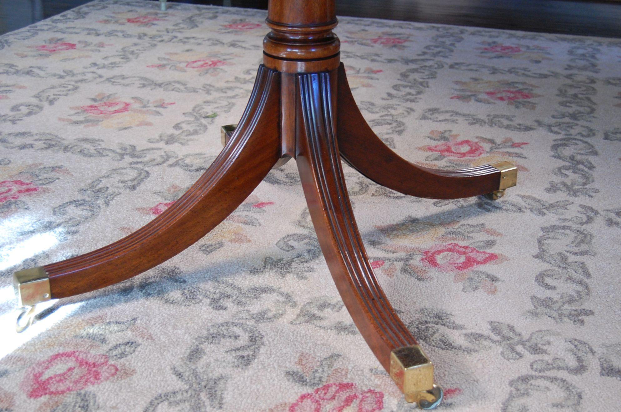 single leg dining table