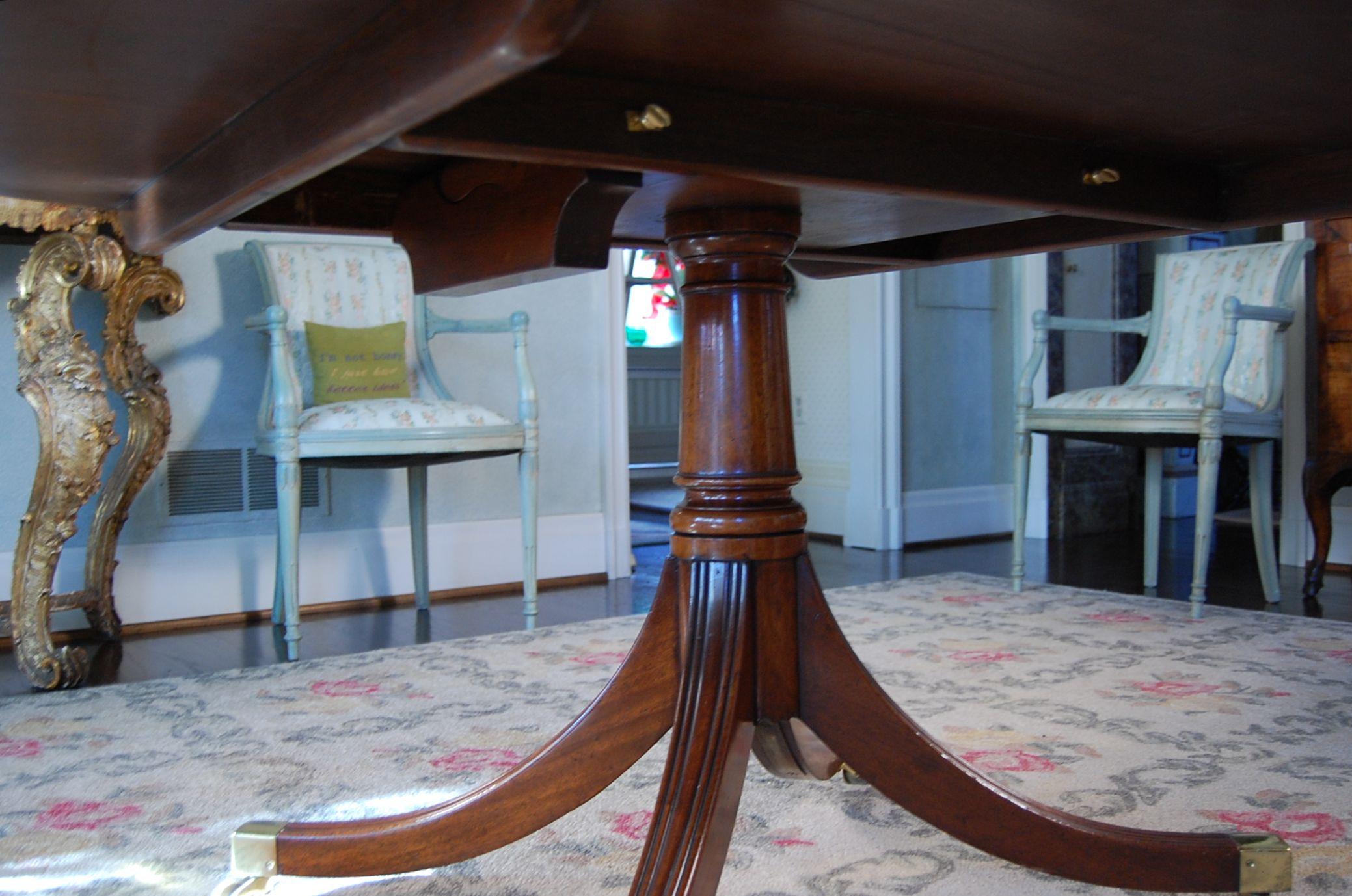 Hand-Crafted George III Style Banded Mahogany Oval Dining Room Table on Single Pedestal Base For Sale