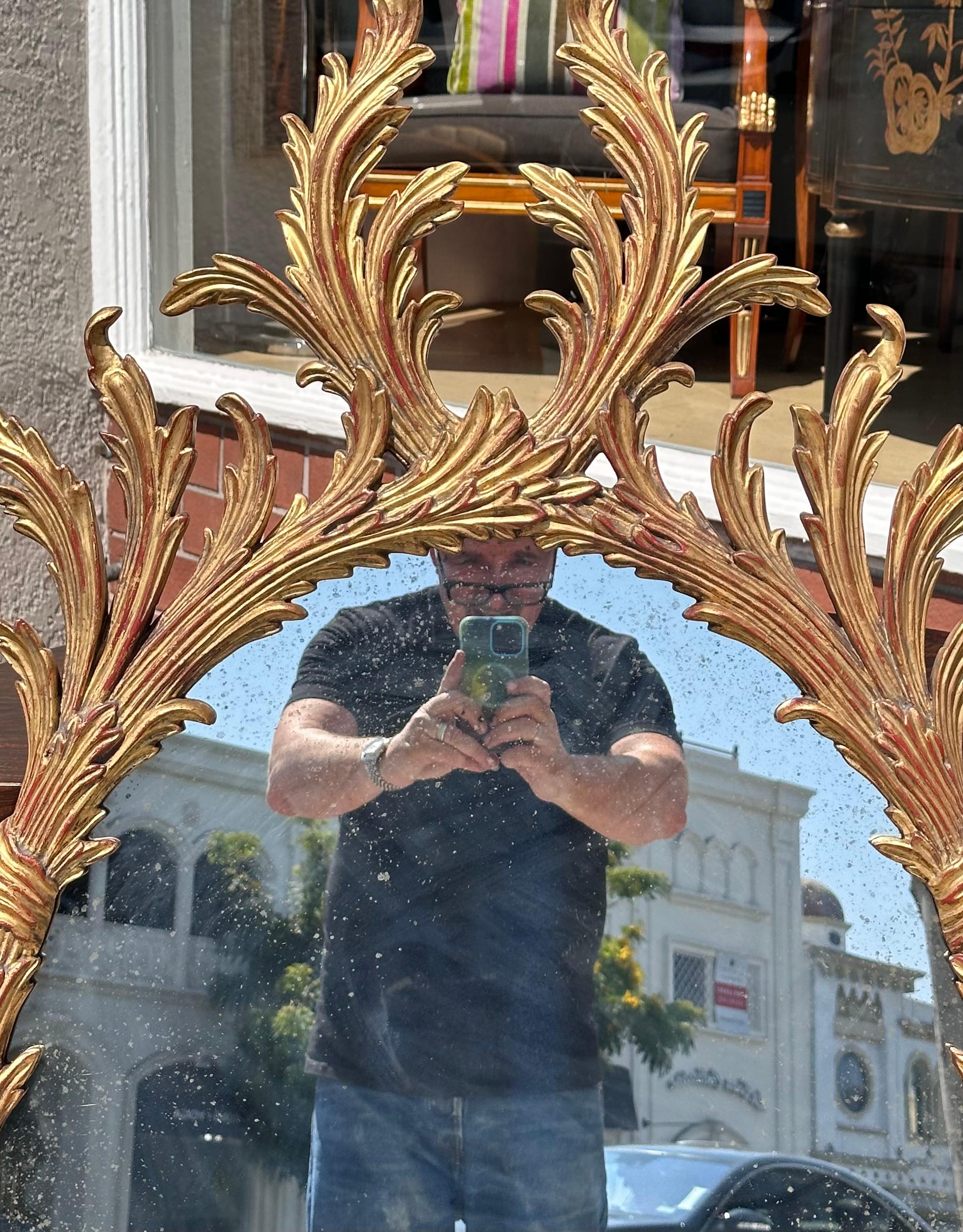 XXIe siècle et contemporain Miroir rococo en bois doré de style Burton III en vente