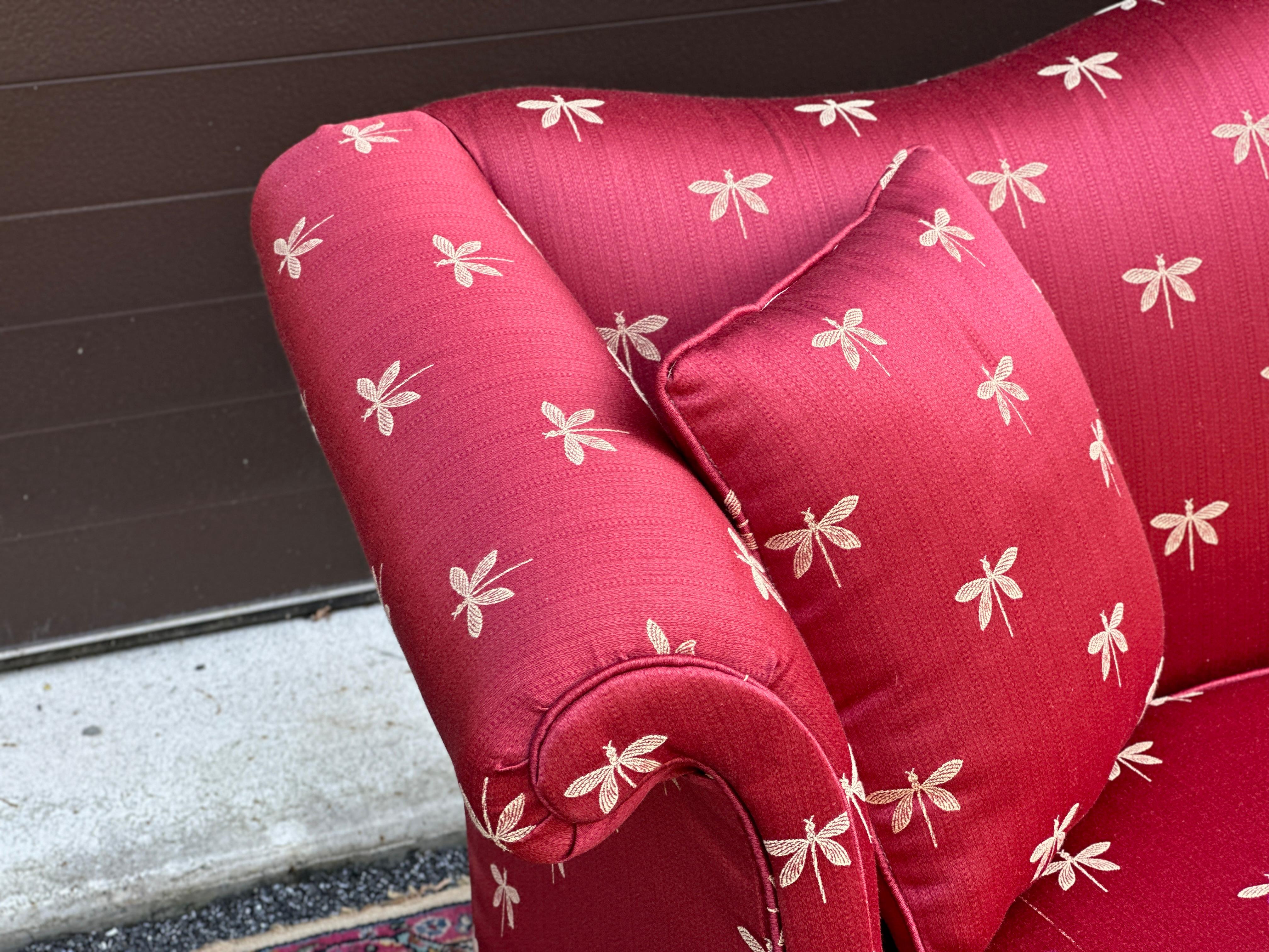 George III Style Camel Back Sofa With Red Dragonfly Upholstery and Throw Pillows In Good Condition In West Chester, PA