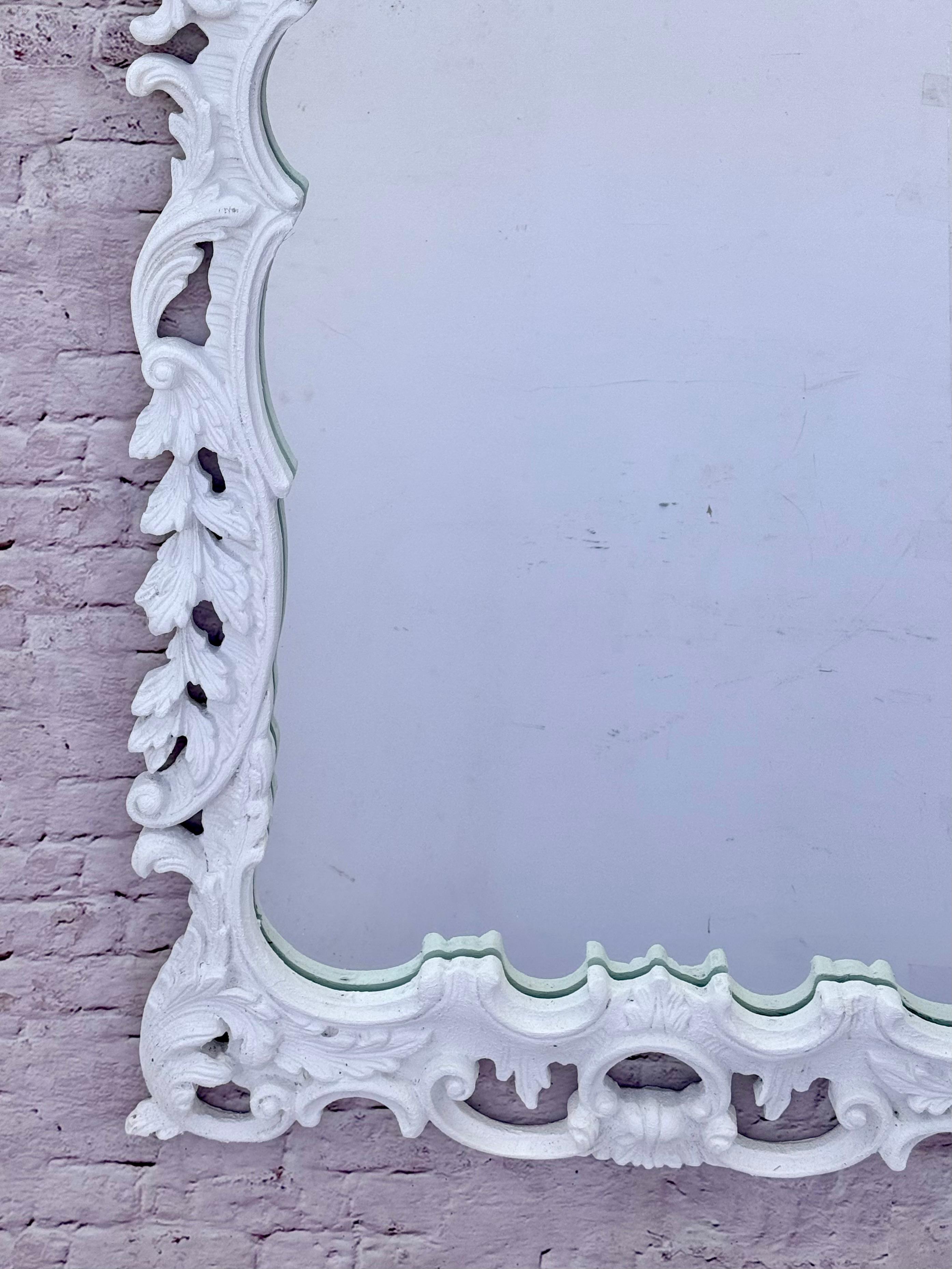 XIX secolo Specchio rococò intagliato e gesso in stile Giorgio III in vendita