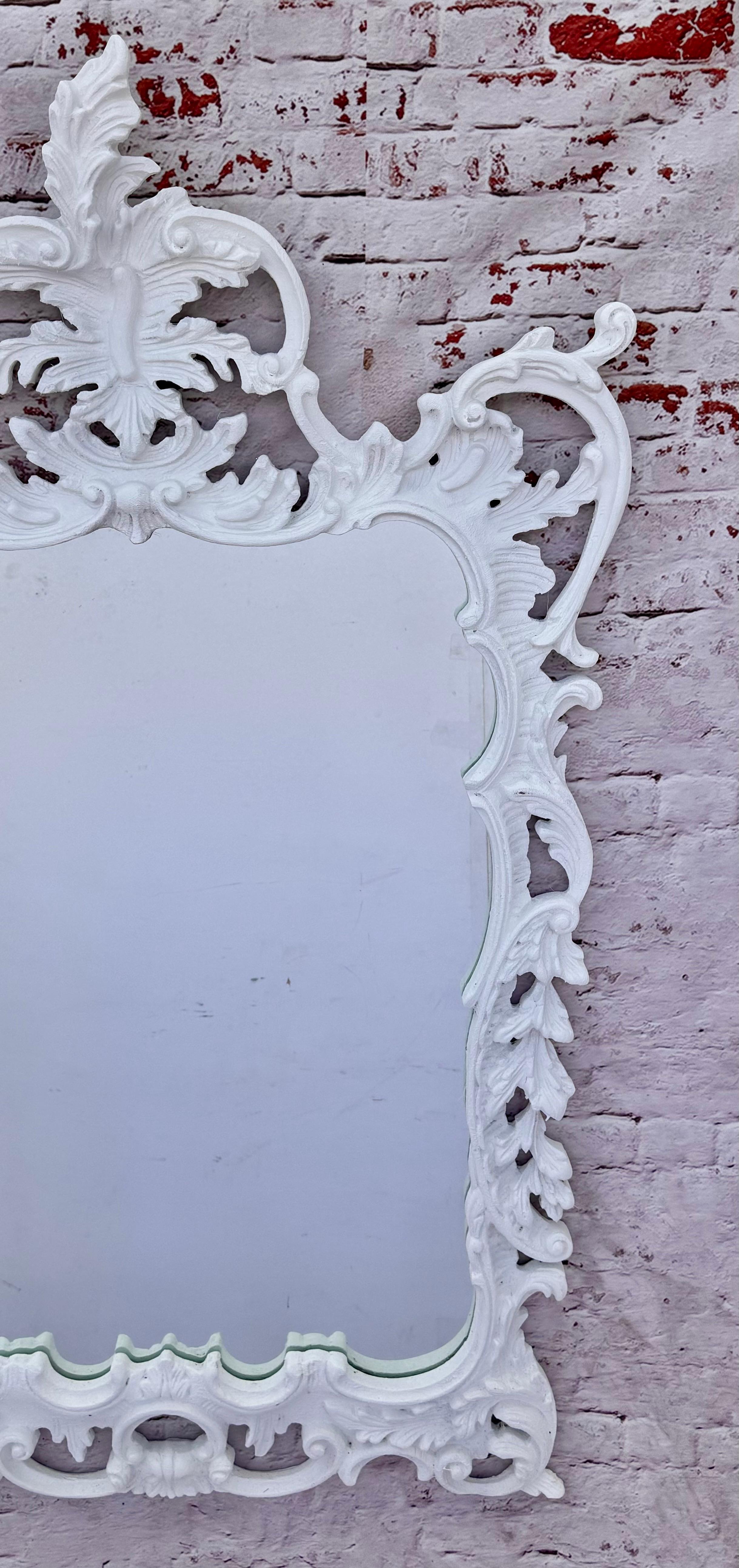 Specchio rococò intagliato e gesso in stile Giorgio III in vendita 1