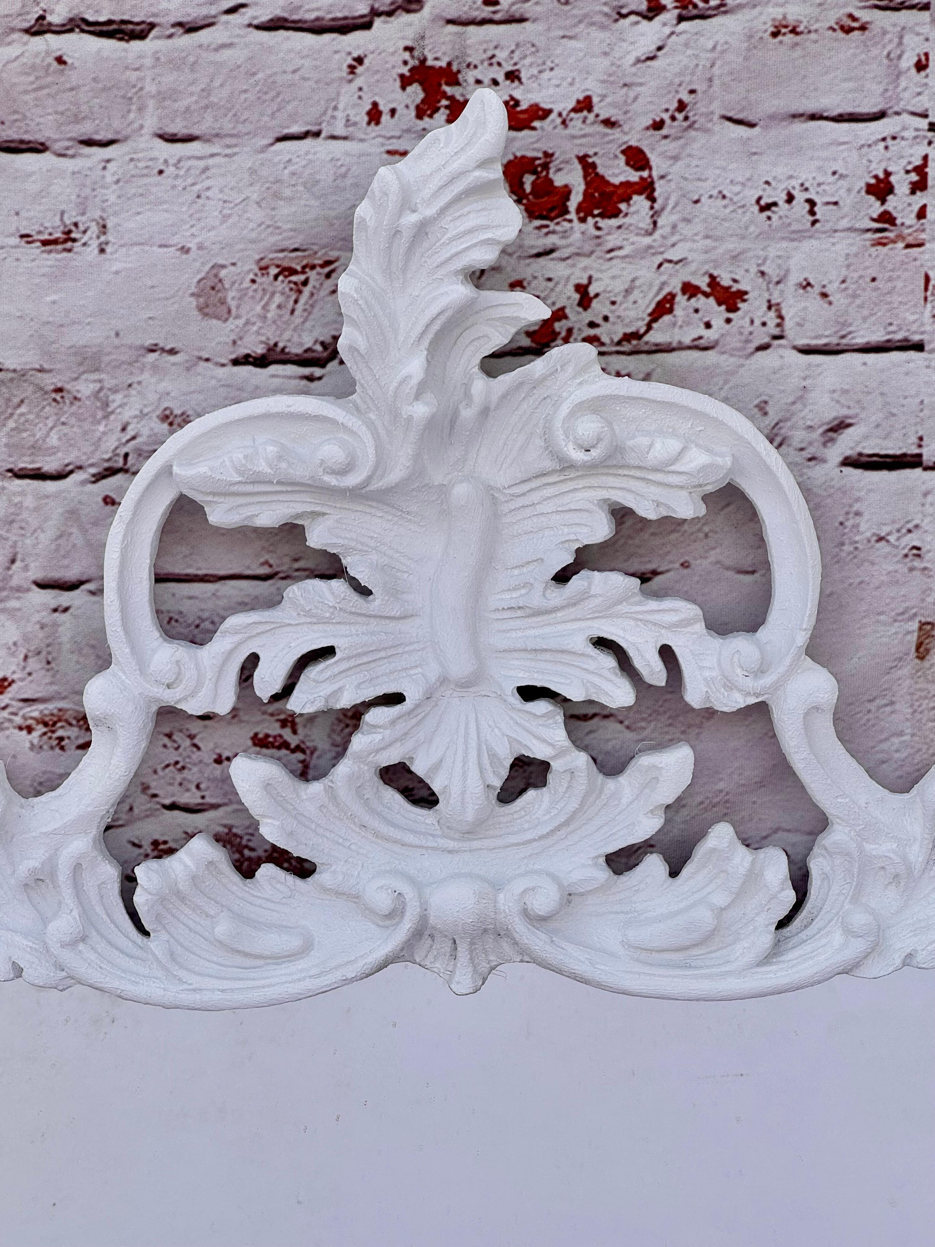 Specchio rococò intagliato e gesso in stile Giorgio III in vendita 2