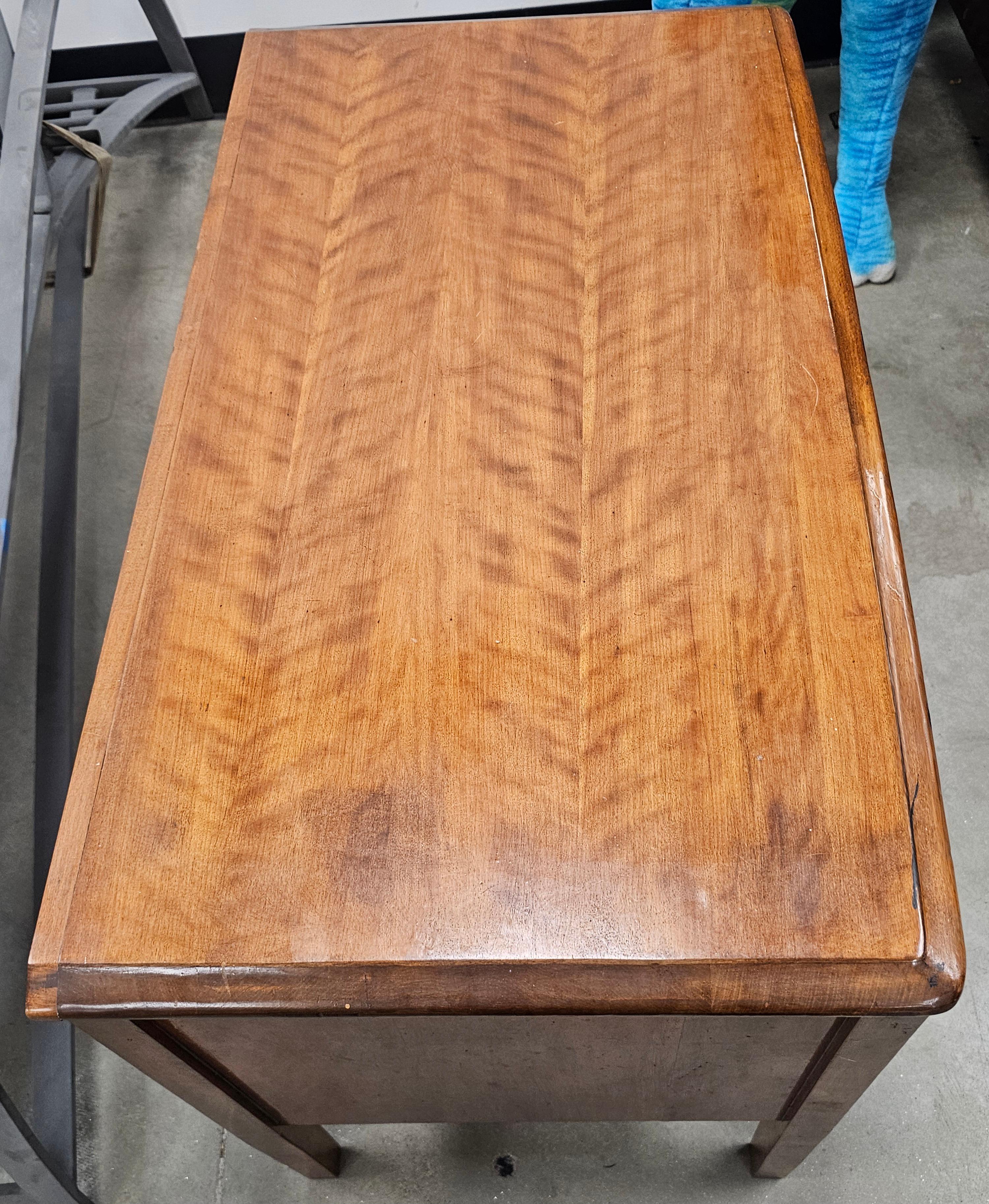 Commode basse en cerisier de style George III Bon état - En vente à Germantown, MD