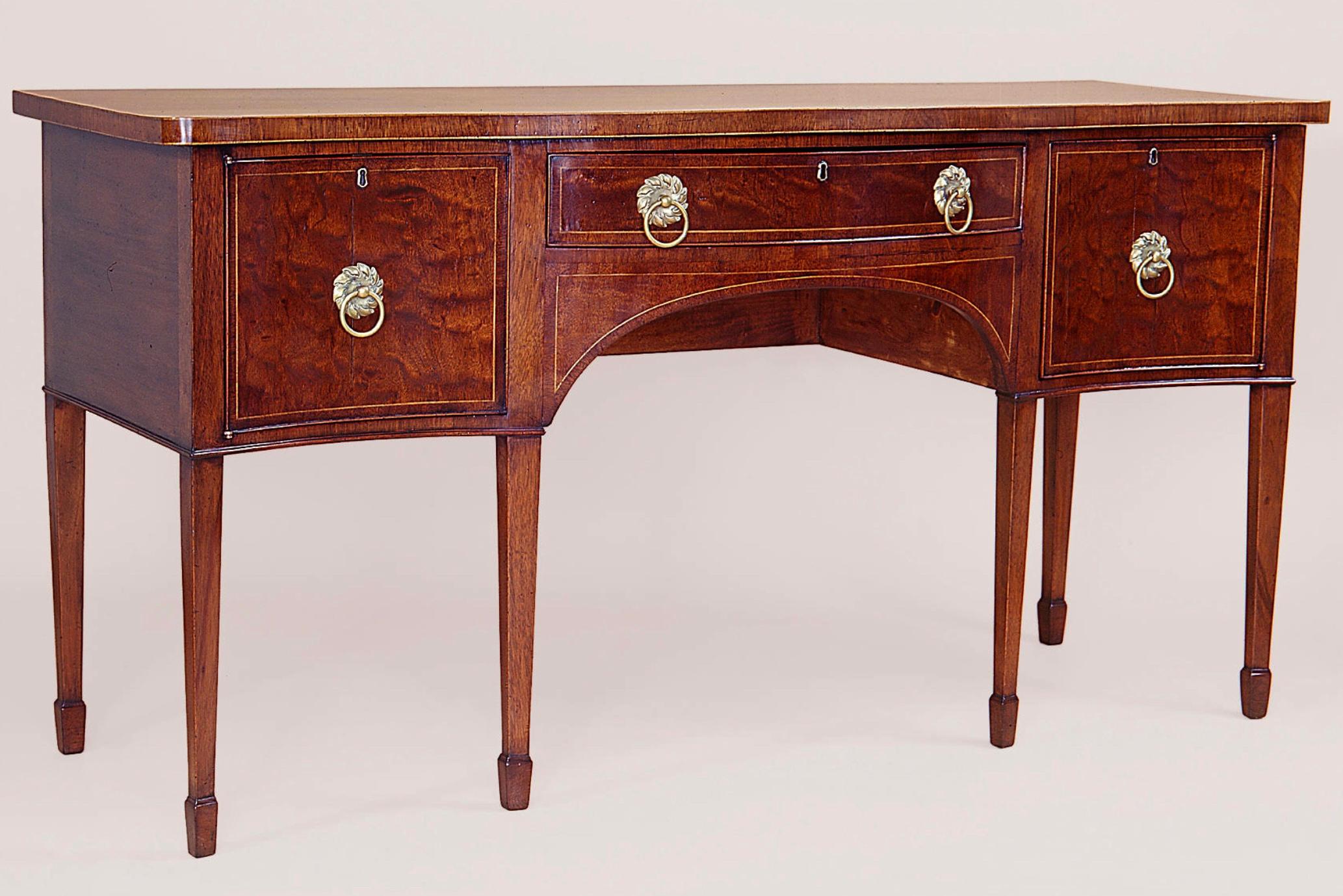 Américain Buffet en acajou à bandes croisées de style George III en vente