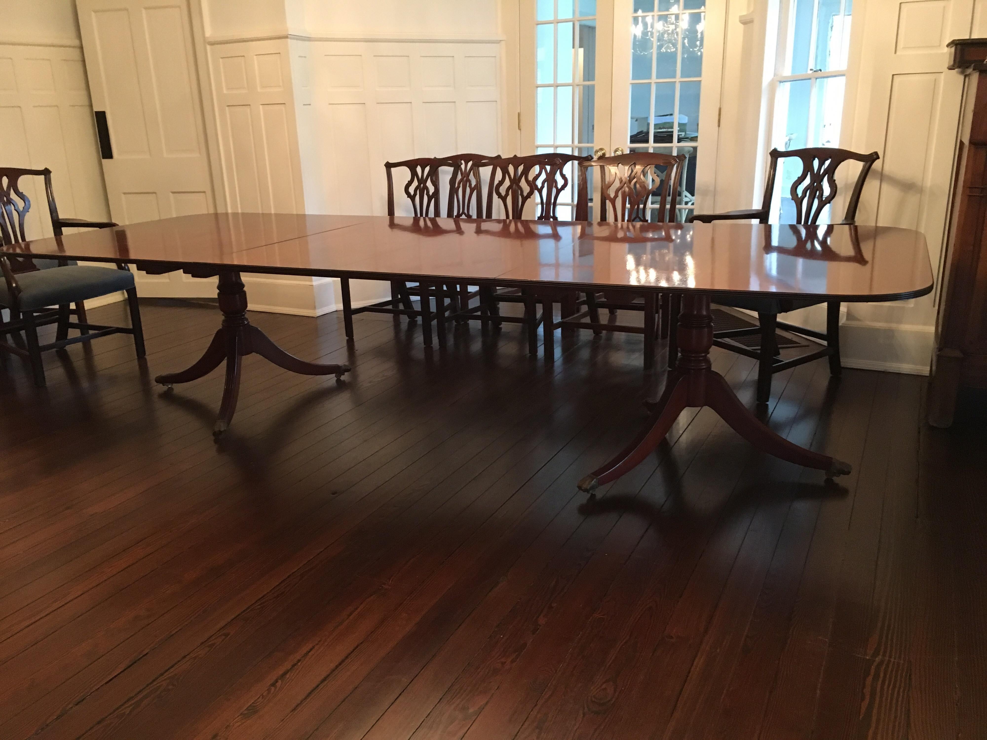 George III Style Double Pedestal Dining Table In Good Condition In Southampton, NY