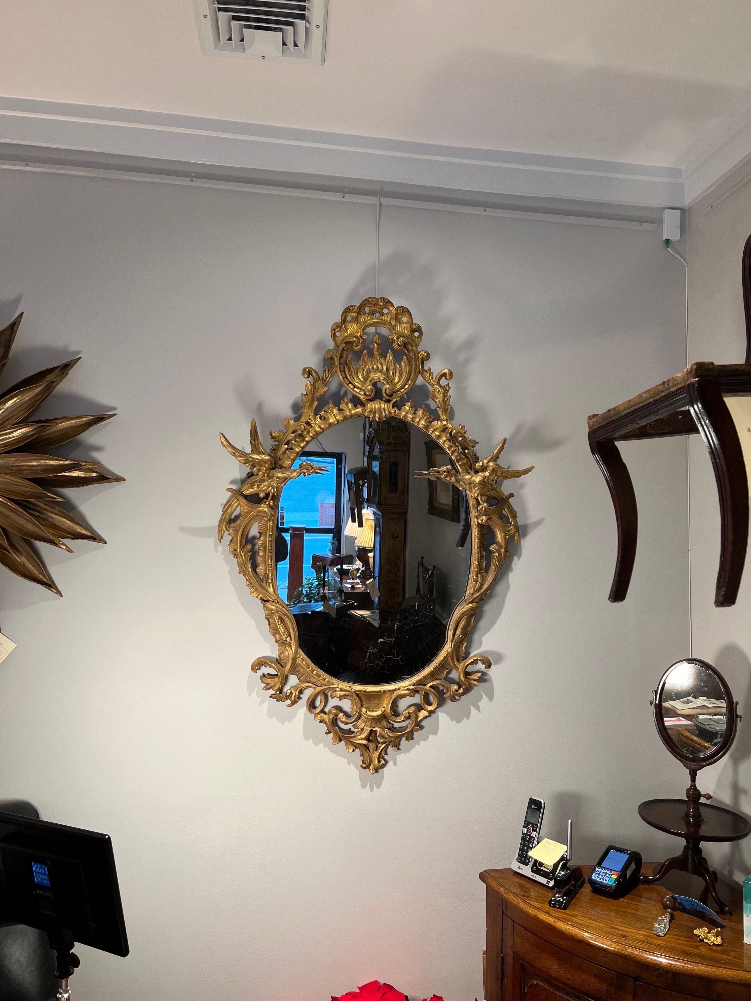 Spiegel aus vergoldetem Holz im Stil von George III (Englisch) im Angebot