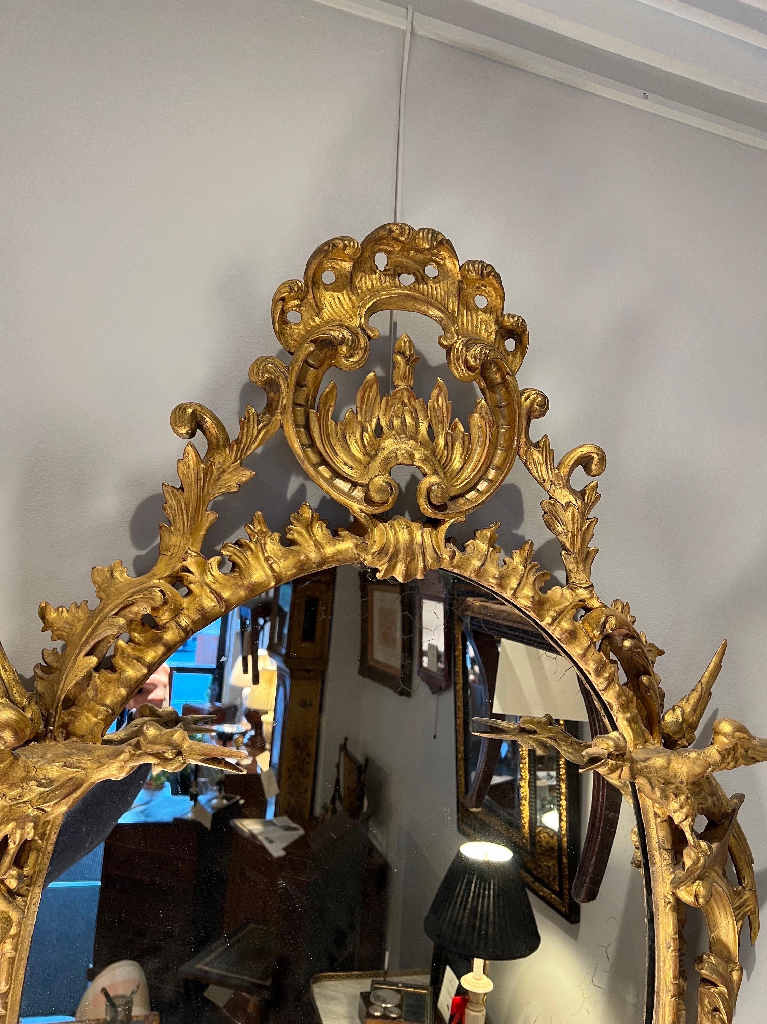 Spiegel aus vergoldetem Holz im Stil von George III (Vergoldetes Holz) im Angebot