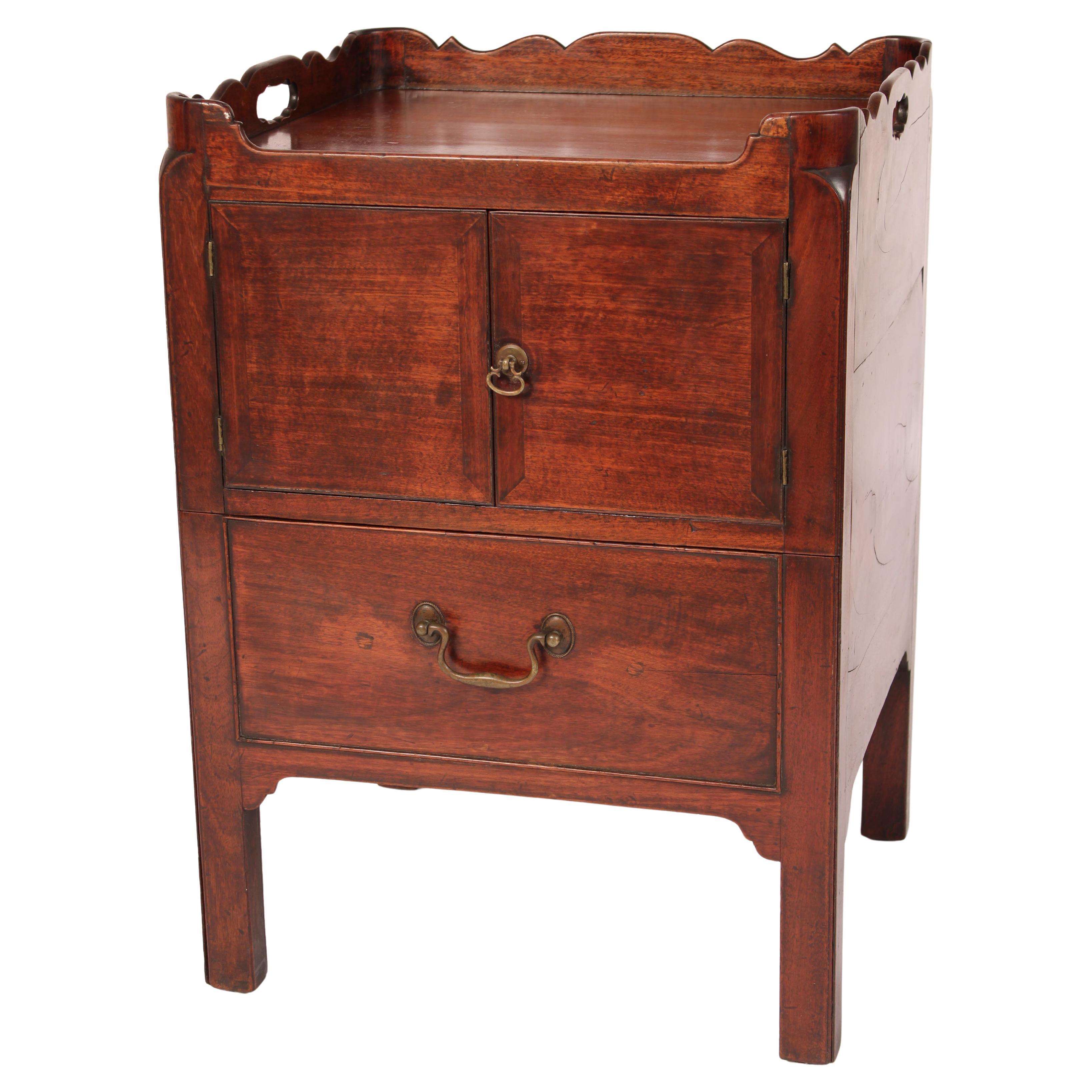 George III Style Mahogany Bedside Table im Angebot
