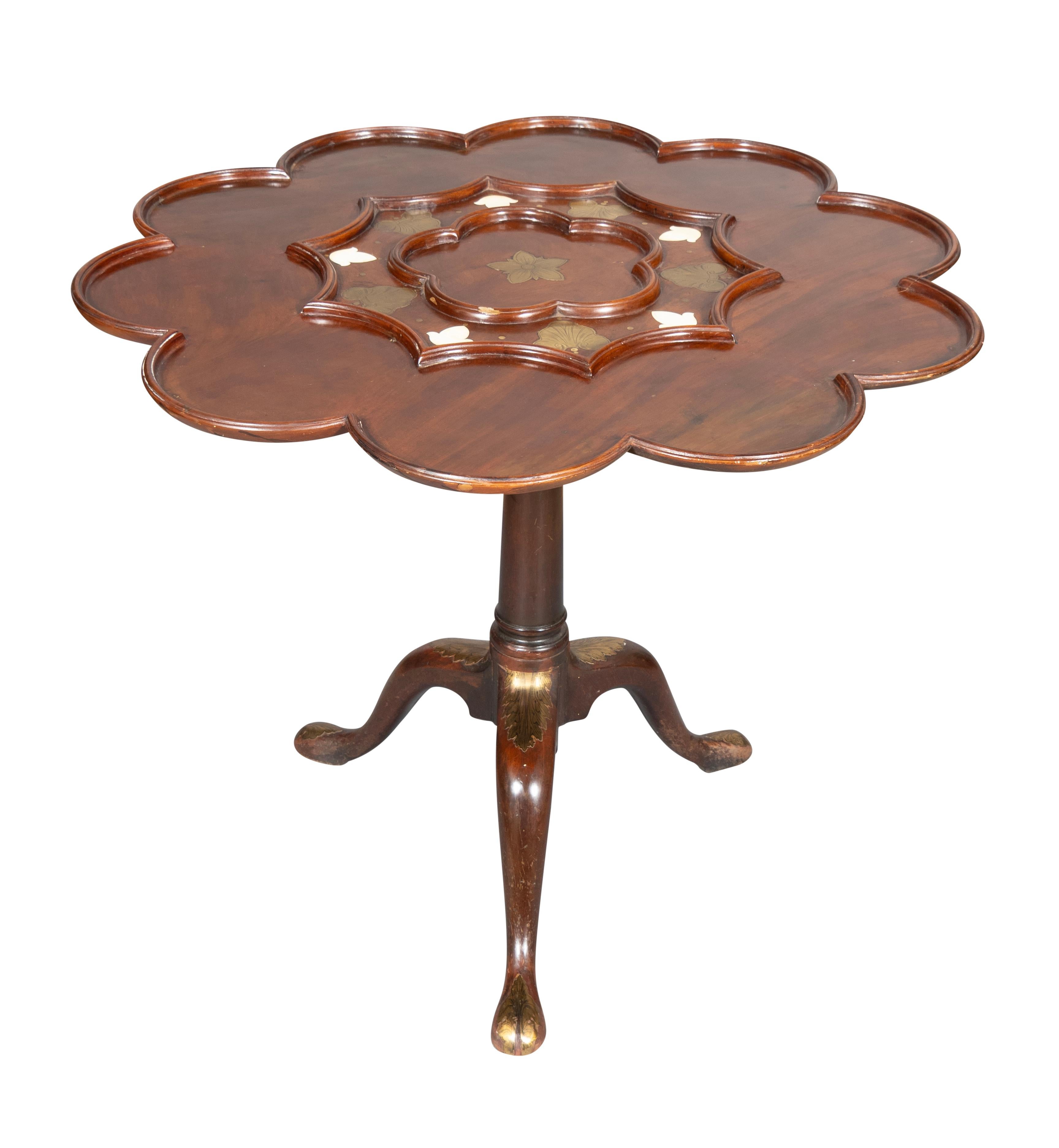 Table à thé de style George III en acajou et laiton inséré à la manière de John Channon en vente 12