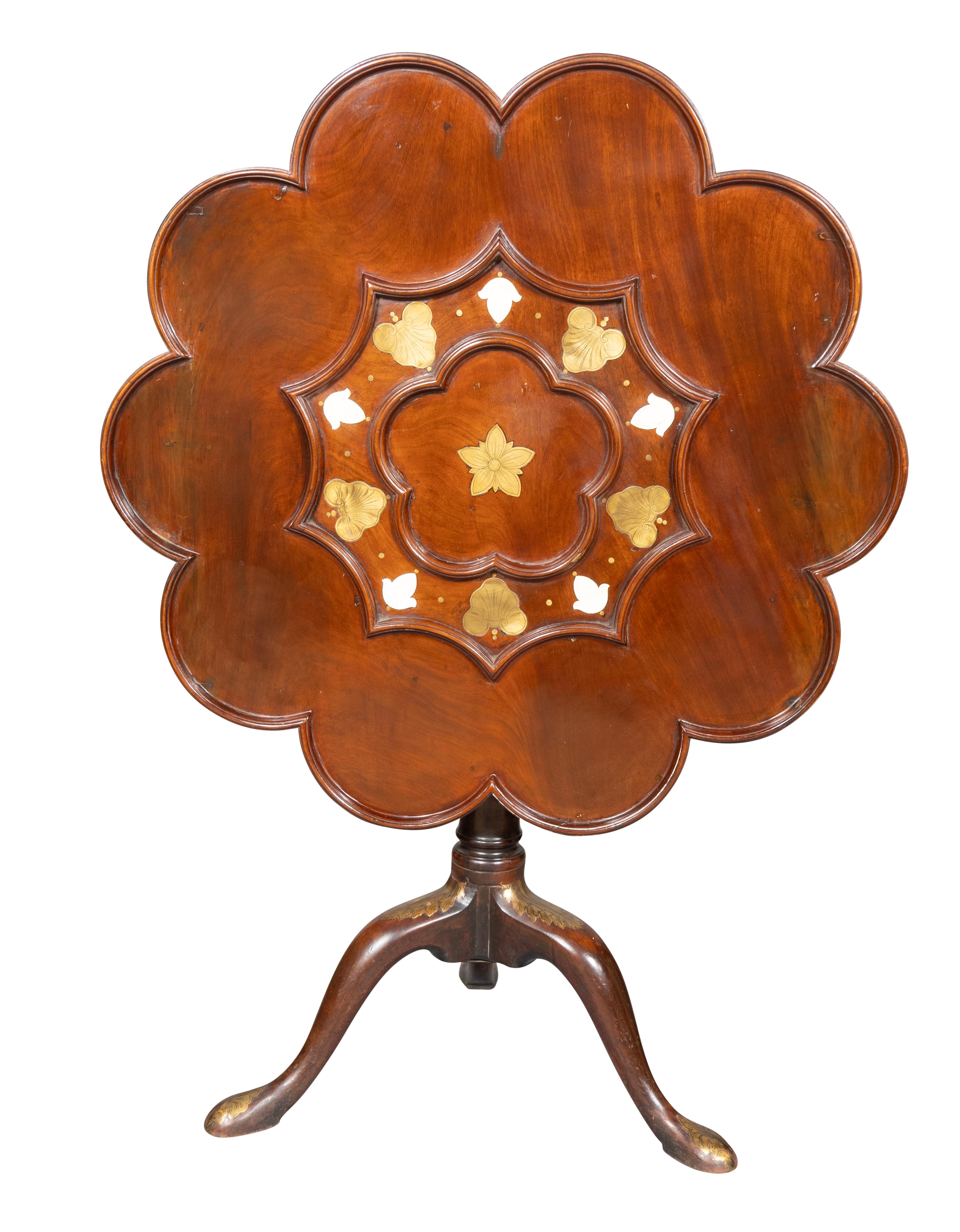 Table à thé de style George III en acajou et laiton inséré à la manière de John Channon en vente 13