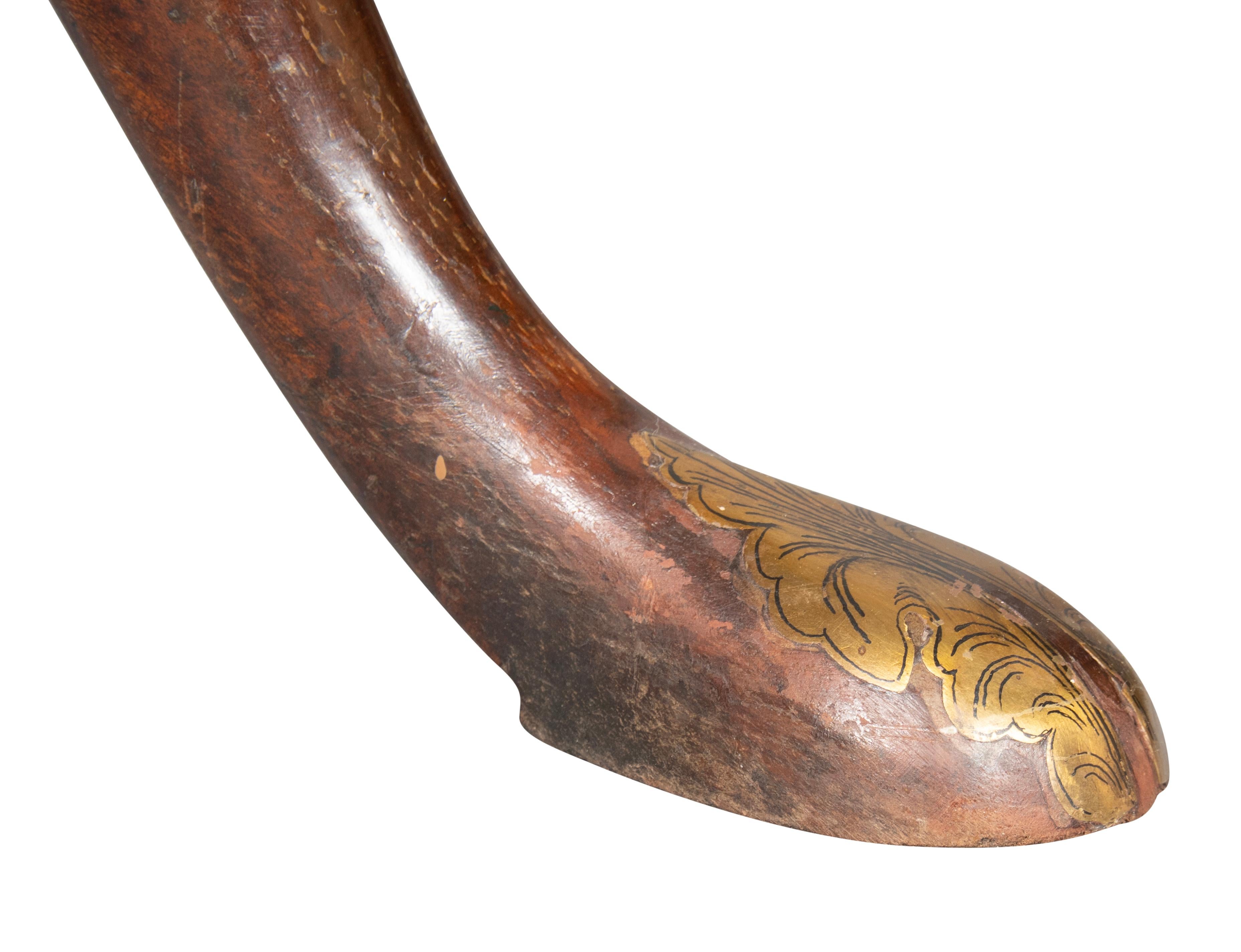 Table à thé de style George III en acajou et laiton inséré à la manière de John Channon en vente 2