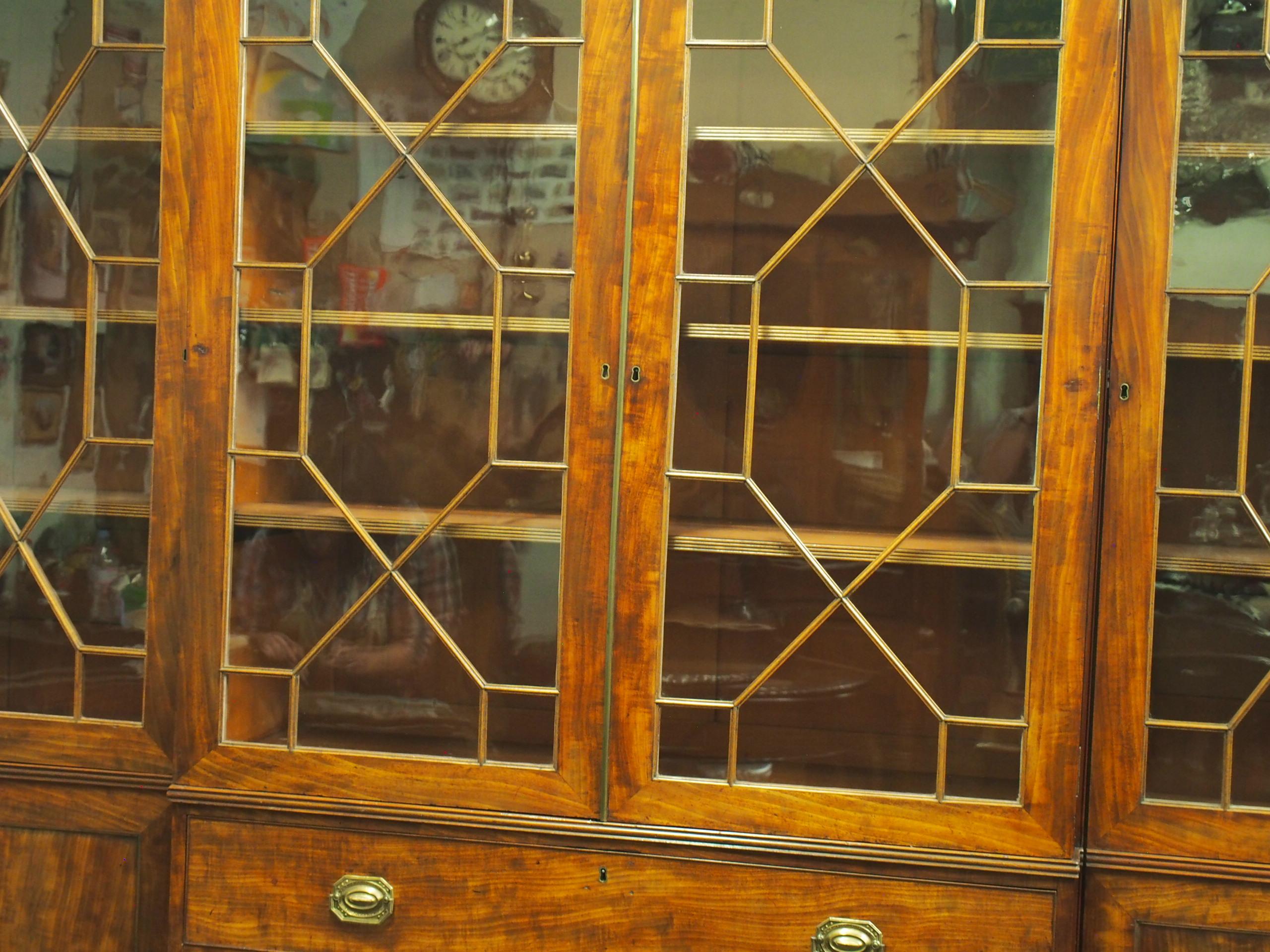 George III Style Mahogany Breakfront Bookcase In Good Condition For Sale In Edinburgh, GB