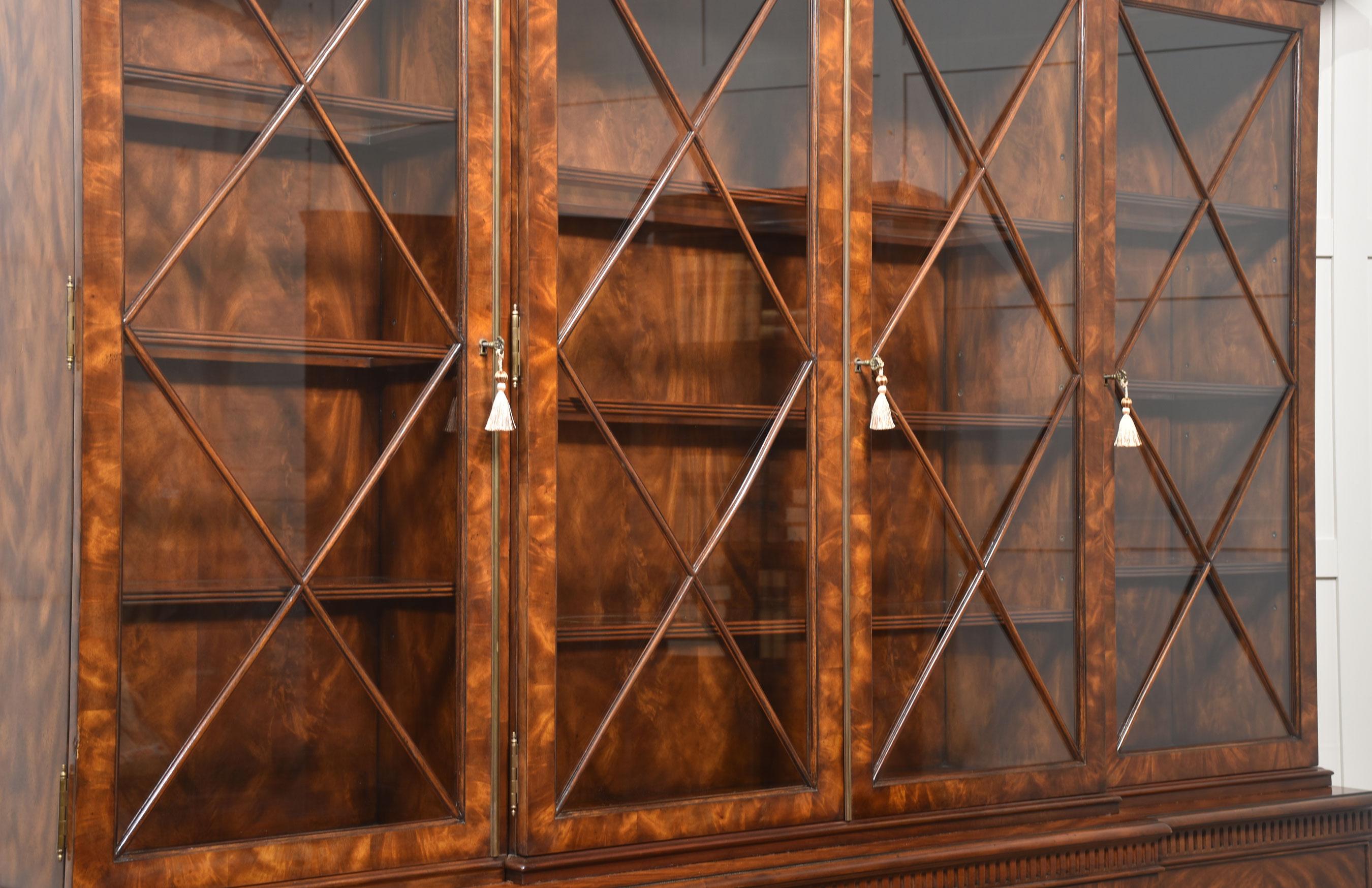 Librería de caoba con frente de rotura estilo Jorge III en venta 13