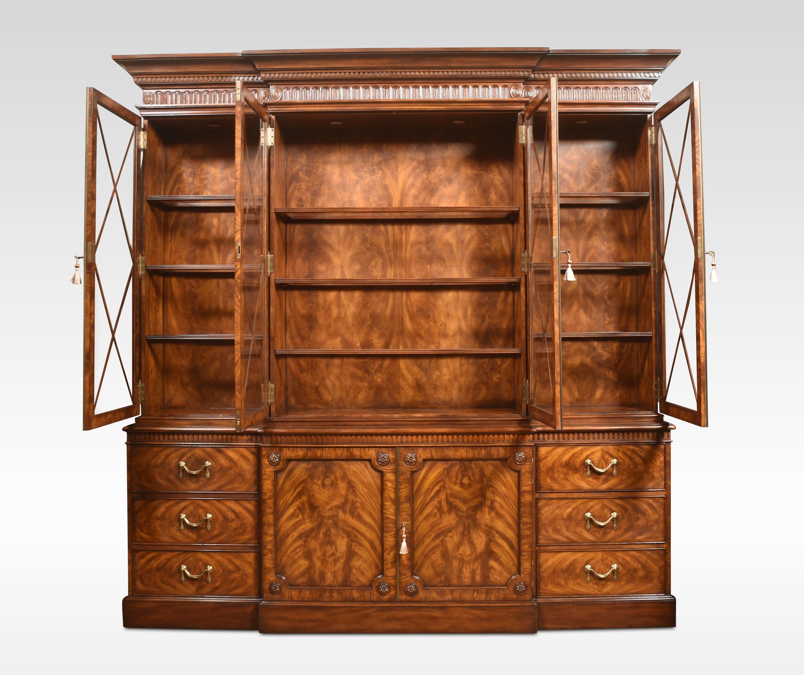 George III Style Mahogany Breakfront Library Bookcase In Good Condition For Sale In Cheshire, GB