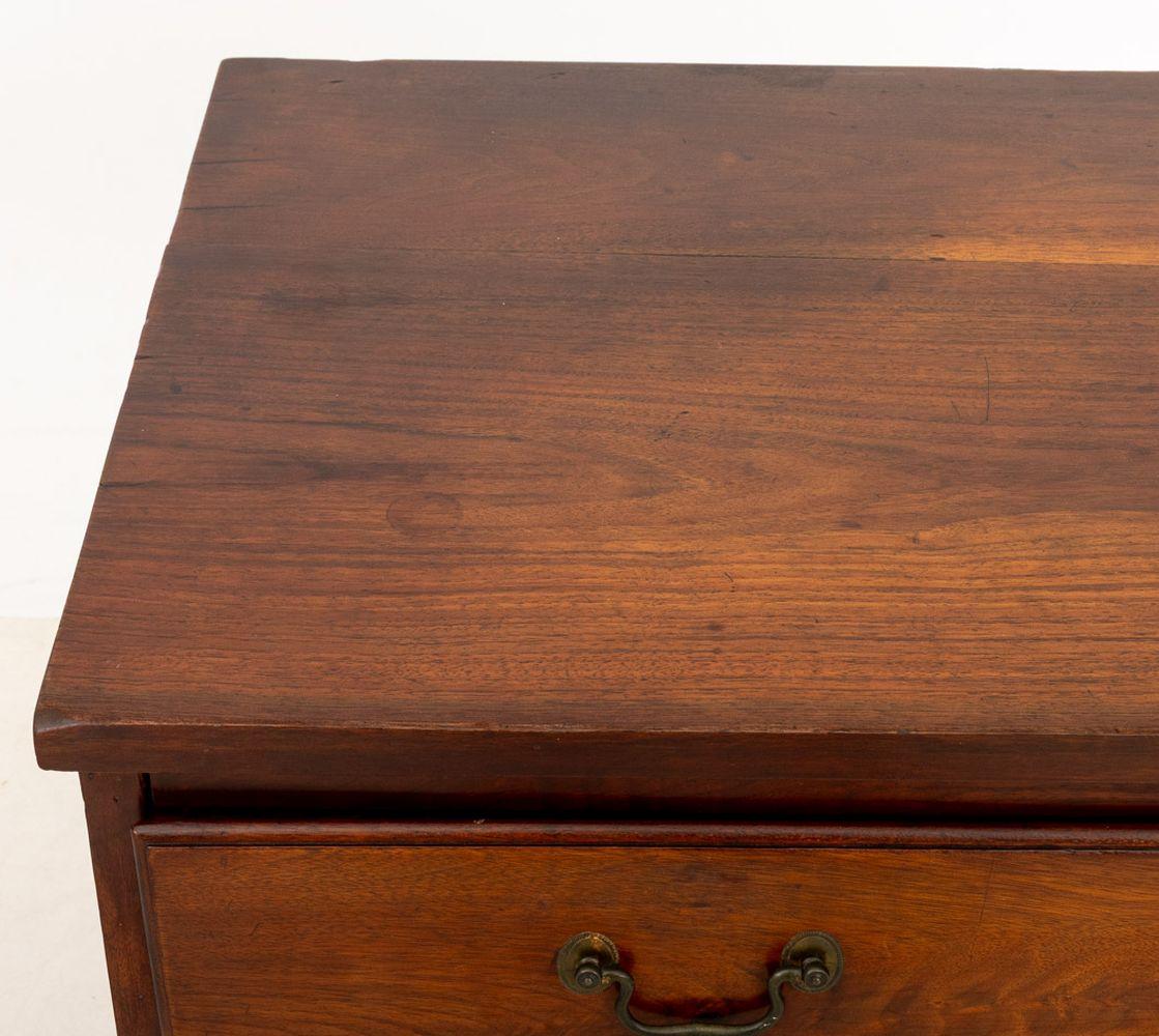 British George III Style Mahogany Chest of Drawers For Sale