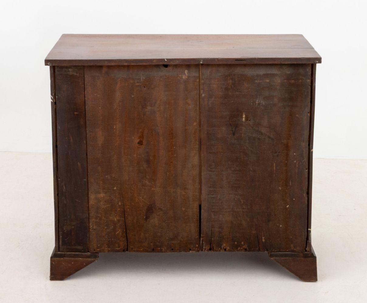 George III Style Mahogany Chest of Drawers For Sale 1