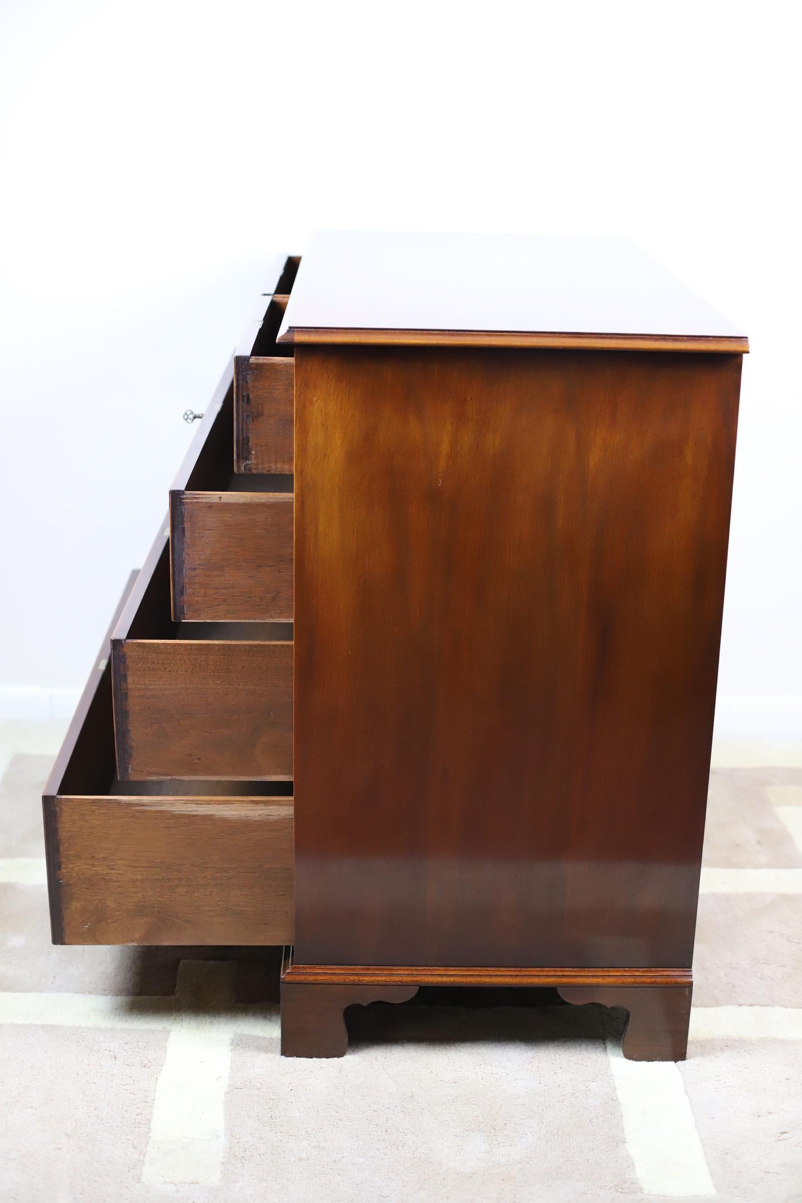 Stile Giorgio III  Cassettiera realizzata da Bevan Funell Reprodu in vendita 7