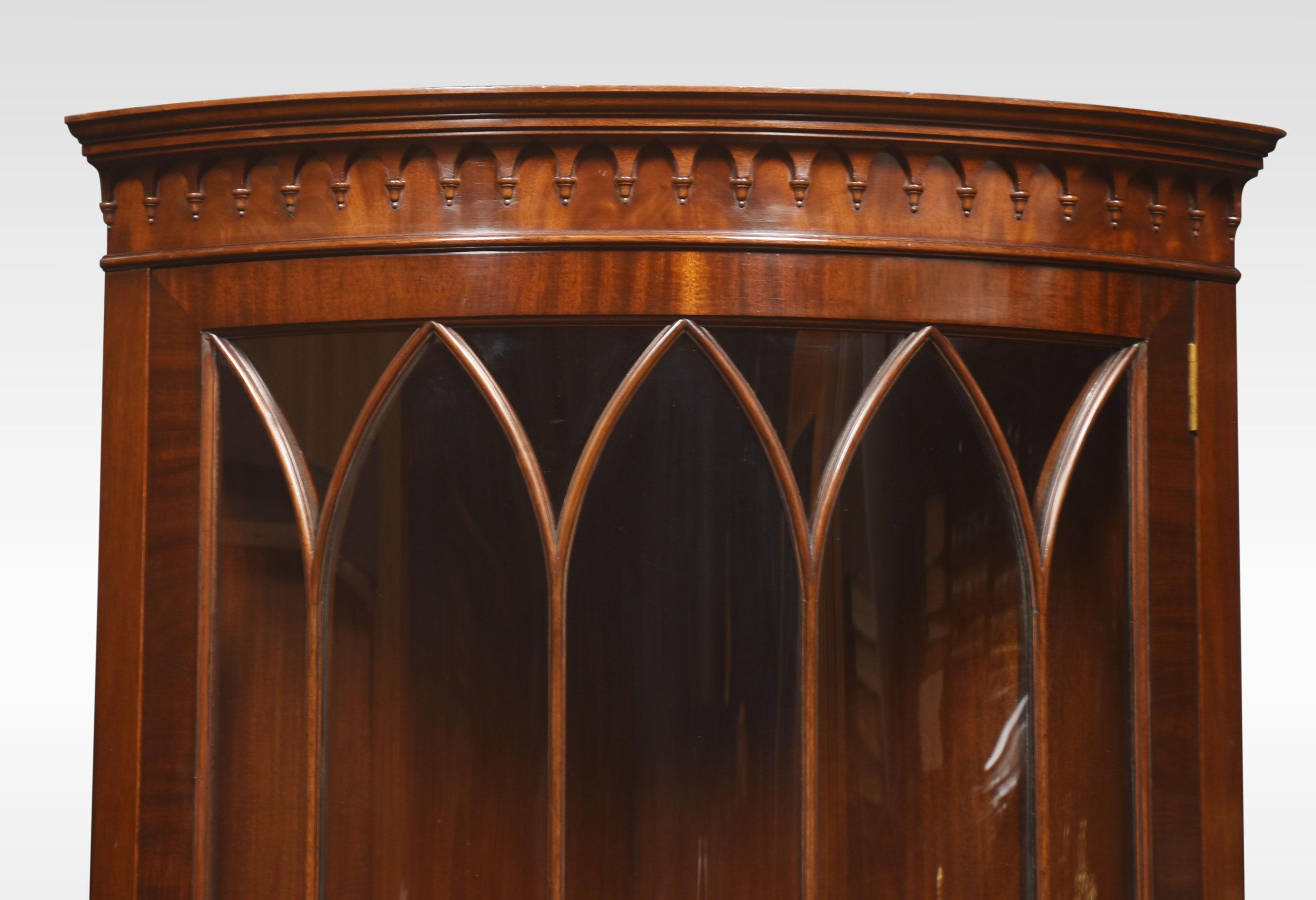 Mahogany standing bow fronted corner cabinet, the bow-fronted astragal glazed full-length door opening to reveal a shelved interior. All raised up on shaped plinth and bracket feet.
Dimensions
Height 71.5 inches
Width 28.5 inches
Depth 19.5