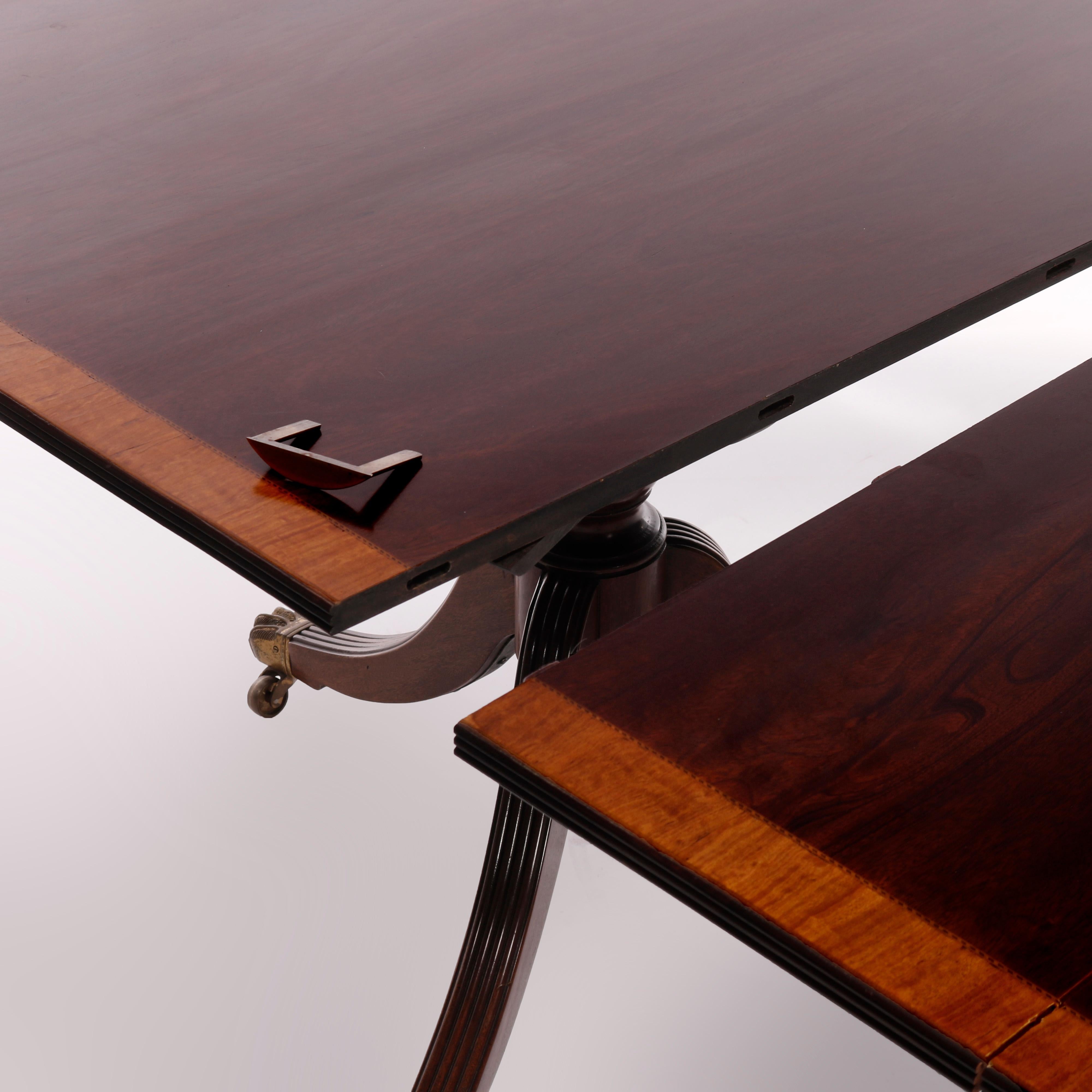 Table de salle à manger basculante en acajou avec incrustation de bandes croisées de style George III et feuille c1940 9