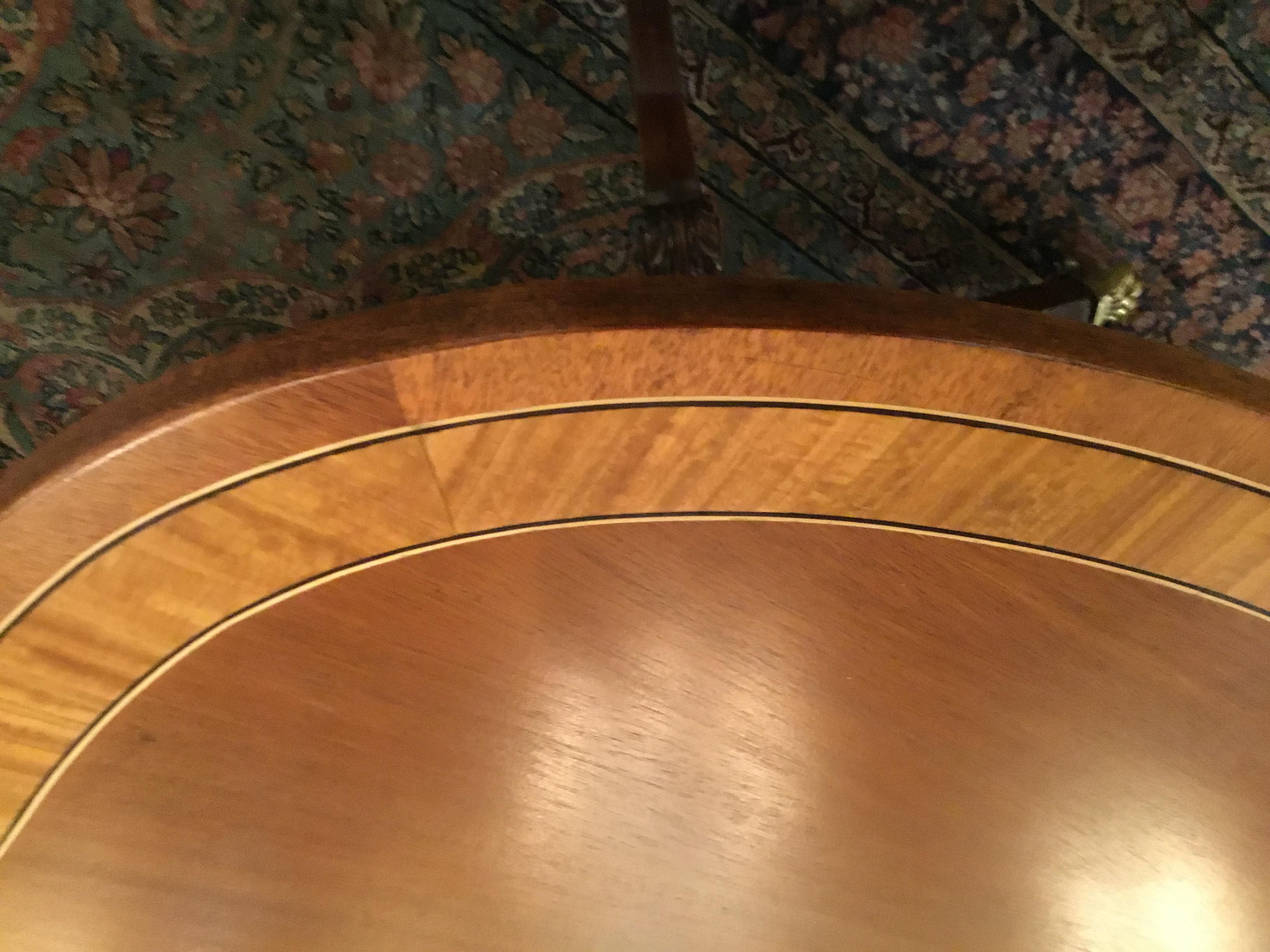 George III-Style Mahogany Dining Table, Banded and Rounded Rectangular Top In Good Condition In Houston, TX