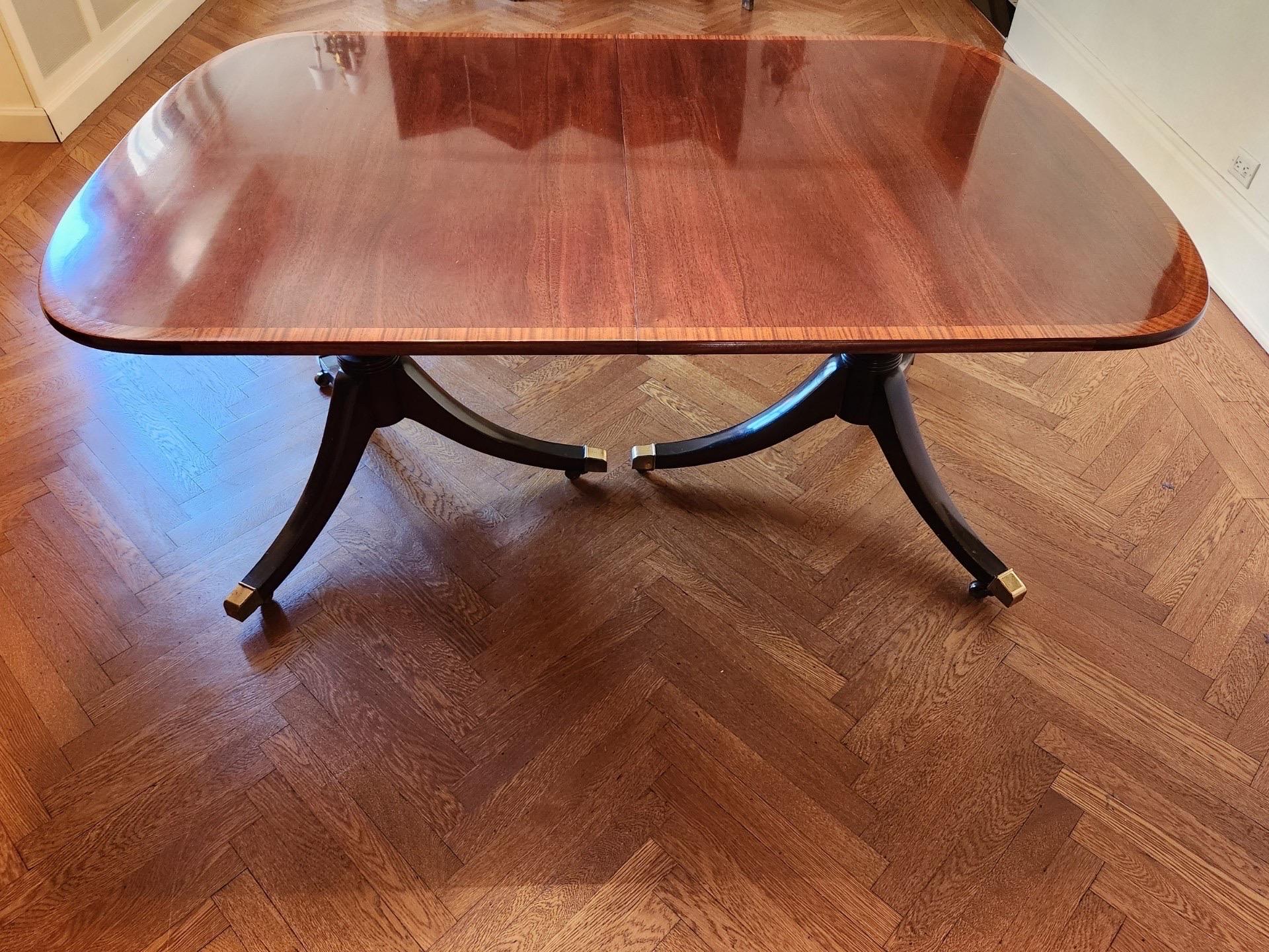 Cross-Banded George III Style Mahogany Double Pedestal Dining Table, 20th Century