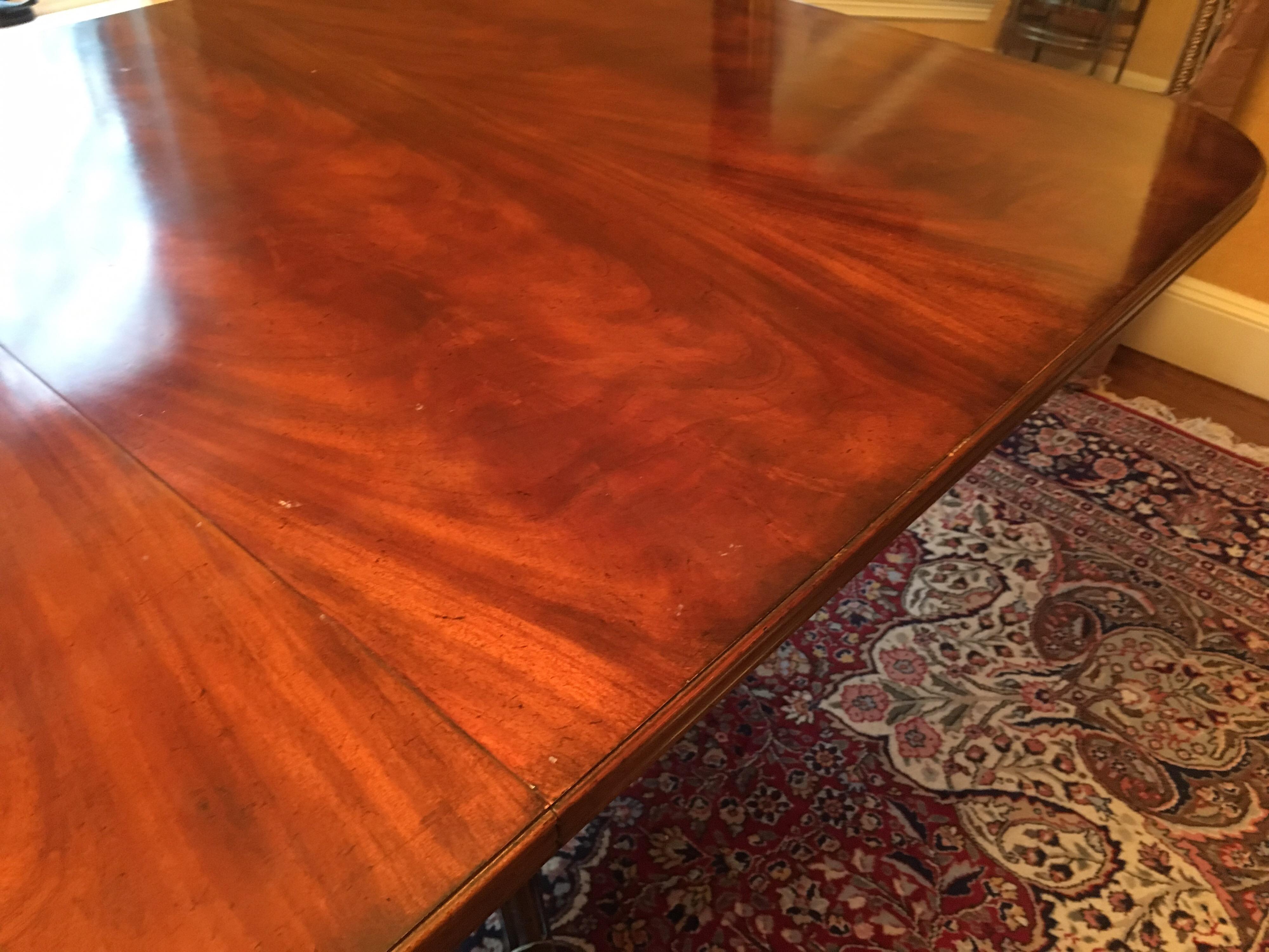 George III Style Mahogany Double Pedestal Dining Table by Maitland-Smith, 1960s In Good Condition In Southampton, NY