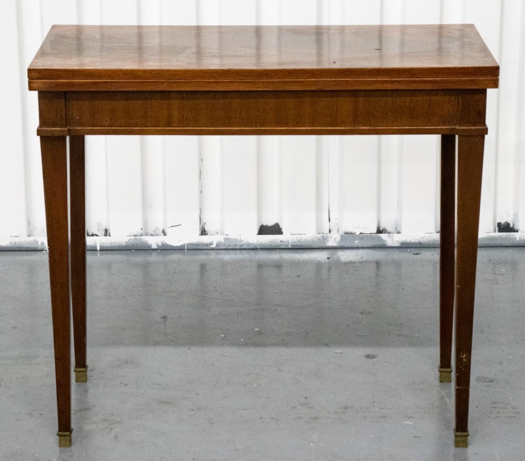 Mahagoni-Spieltisch mit Flip-Top-Platte im George-III-Stil
Stil: Georg III.
Merkmale: Flip-Top-Design, aus Mahagoniholz.

Abmessungen: 30