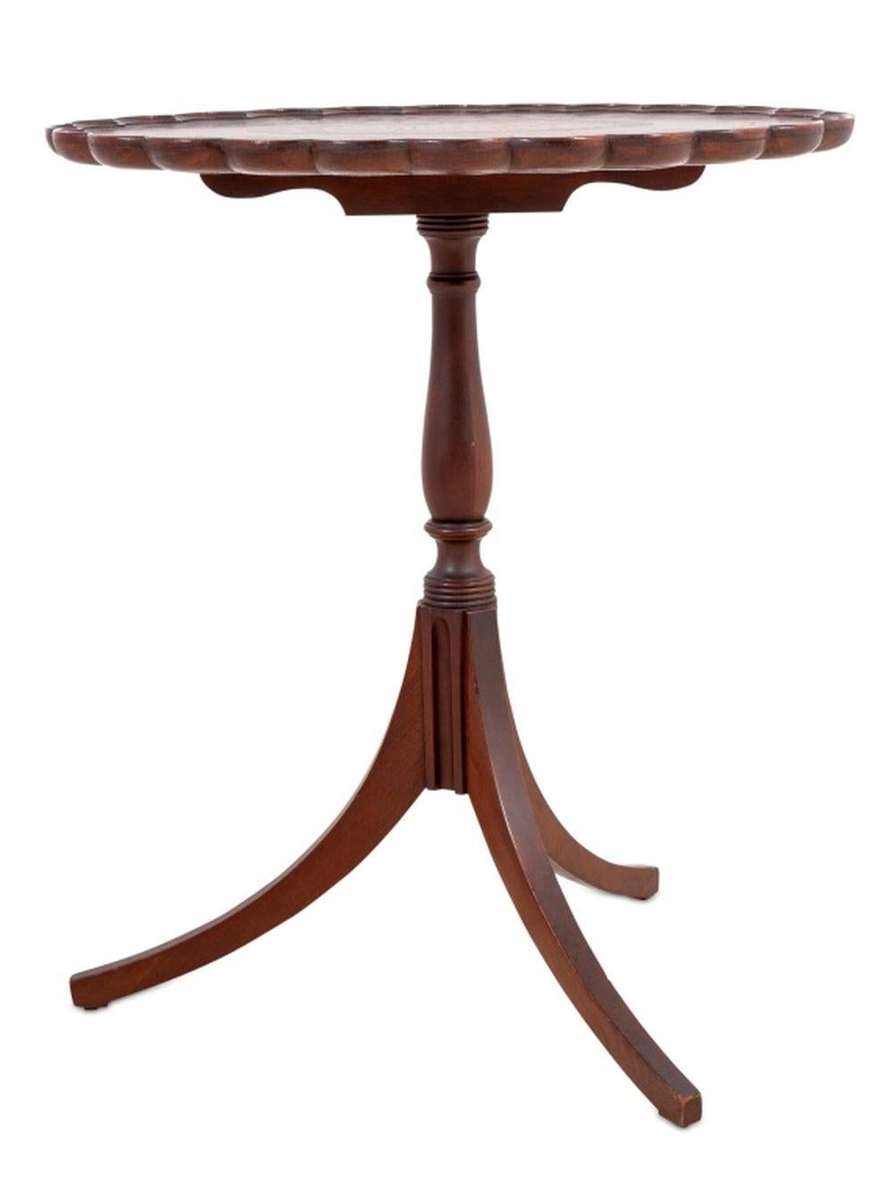 George III Style Mahogany & Marquetry Tripod Table Británico en venta