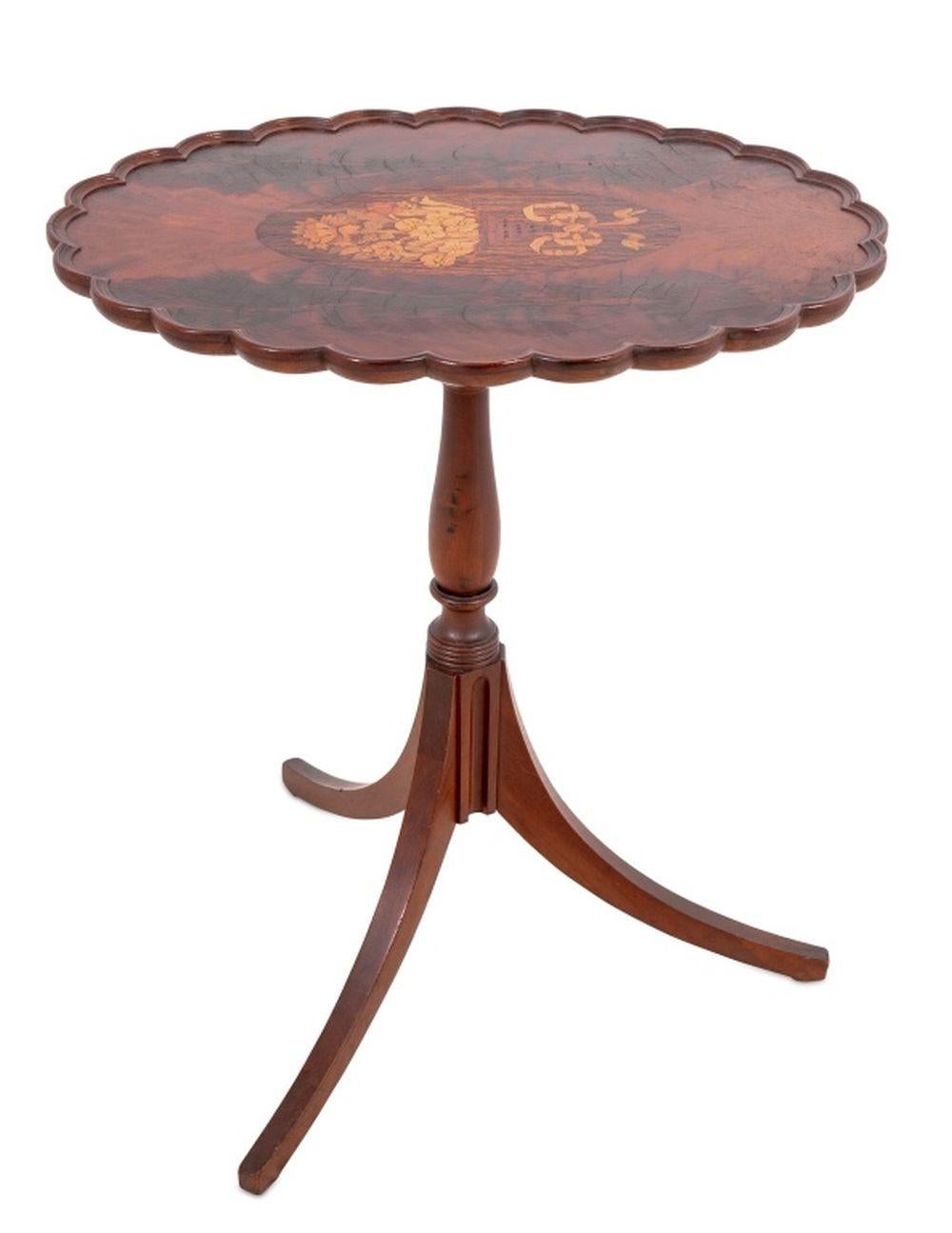 George III Style Mahogany & Marquetry Tripod Table Marquetería en venta