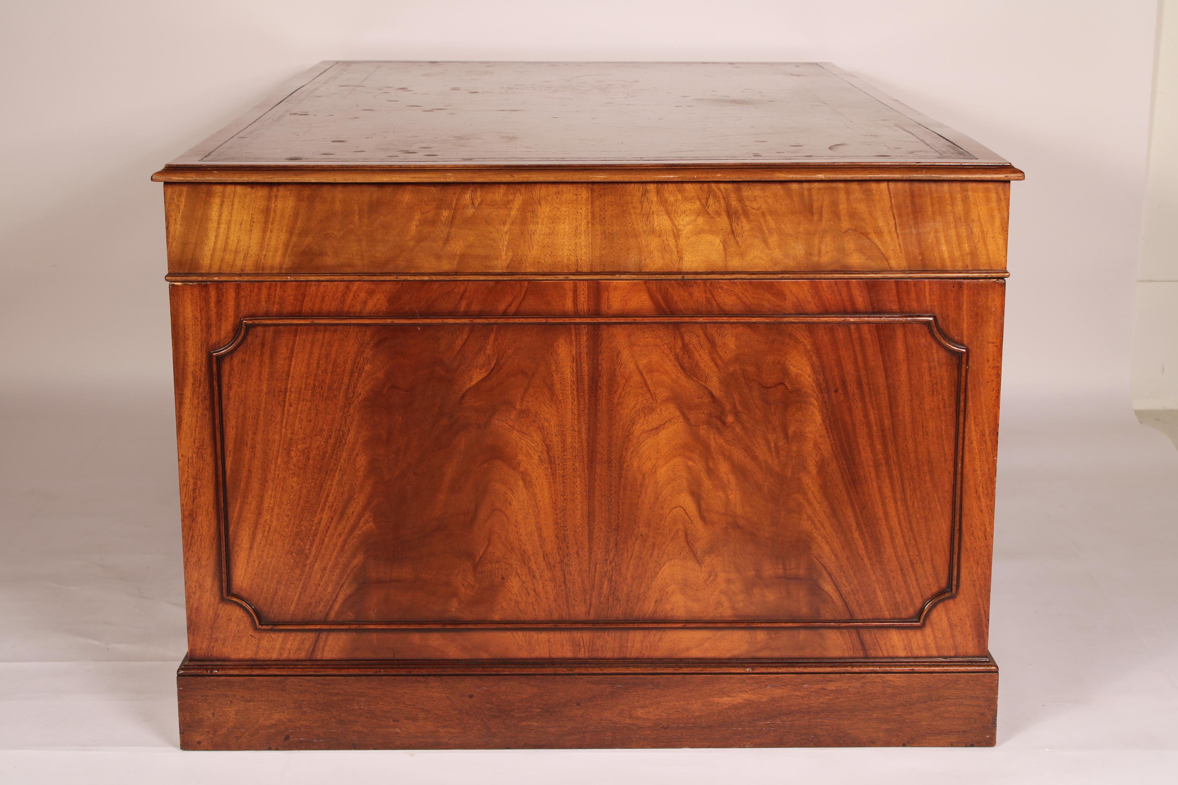 Bureau d'associés en acajou de style George III Bon état - En vente à Laguna Beach, CA
