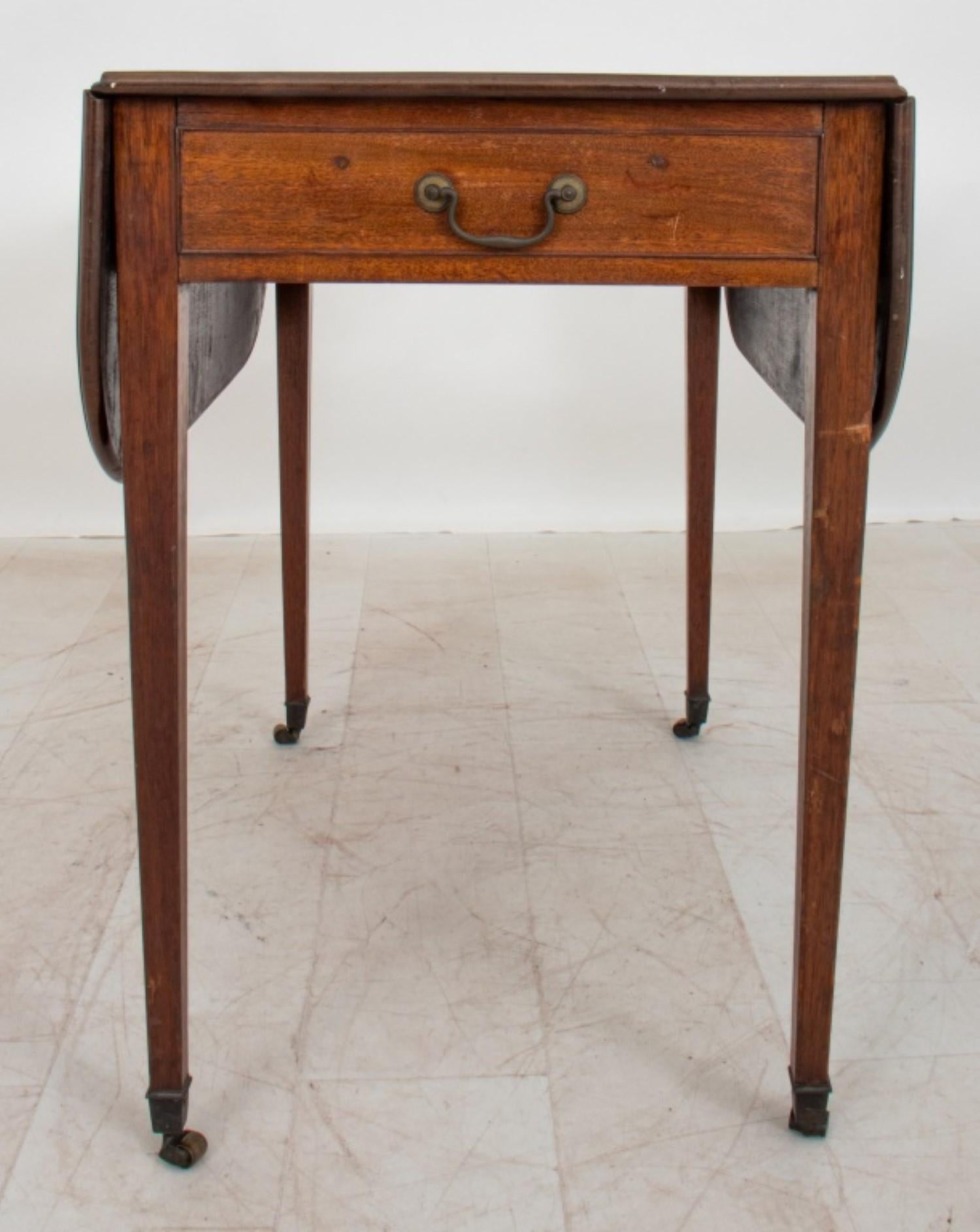 Mahagoni-Pembroke-Tisch im George-III-Stil im Angebot 3