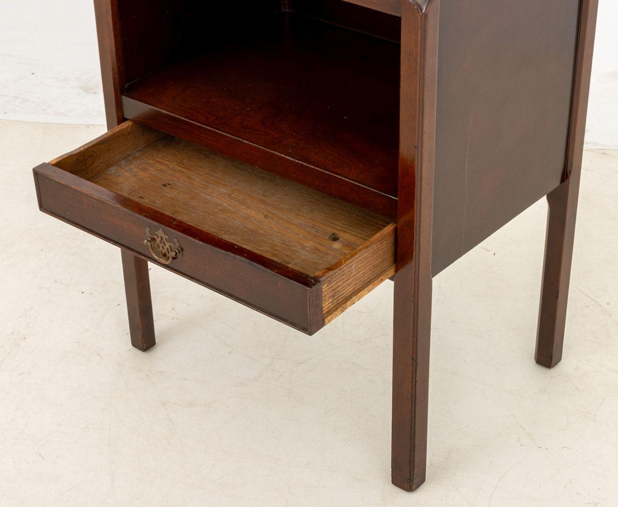 George III Style Mahogany Side Tables, Pair In Good Condition For Sale In Astoria, NY