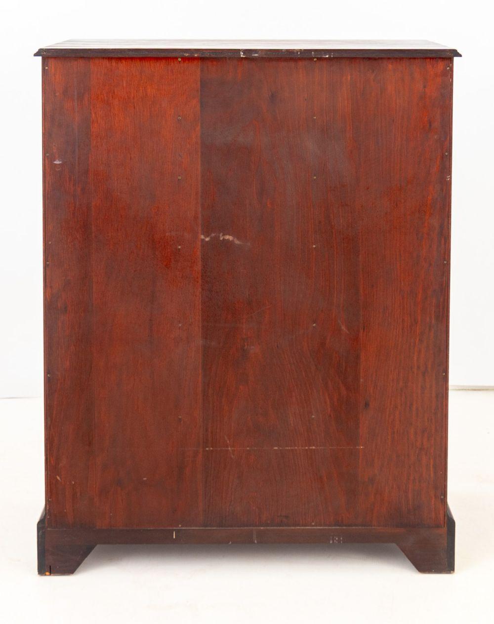 Grande commode en acajou de style George III en vente 2